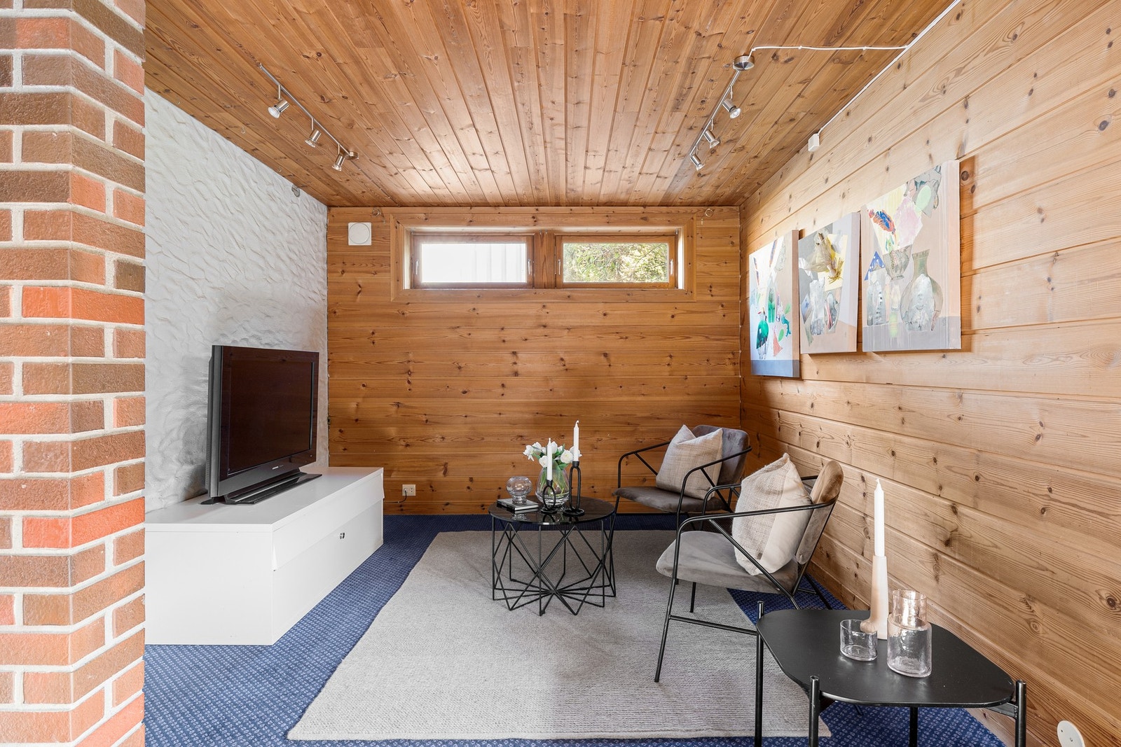 Det er også peis i kjelleren Galleribilde