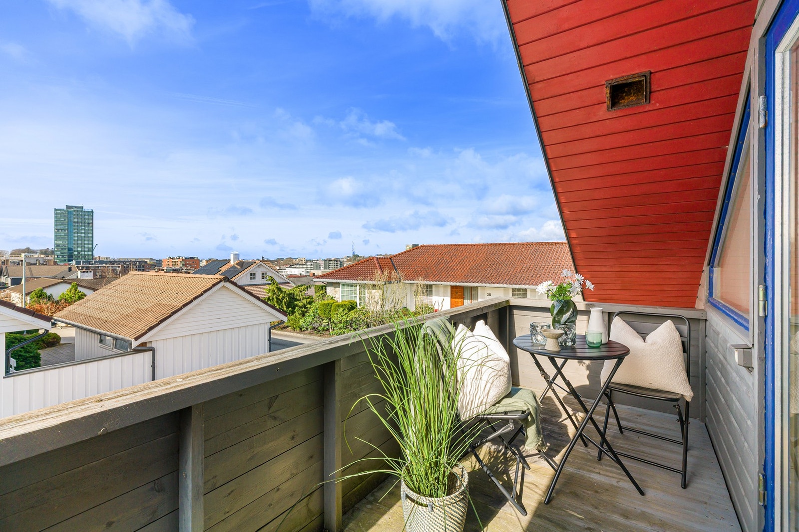 Vestvendt balkong med flott utsikt Galleribilde