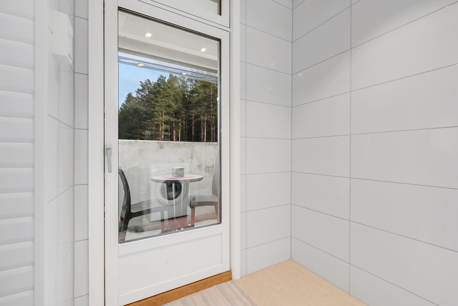 Fra vaskerommet er det utgang til en praktisk luftebalkong. Galleribilde