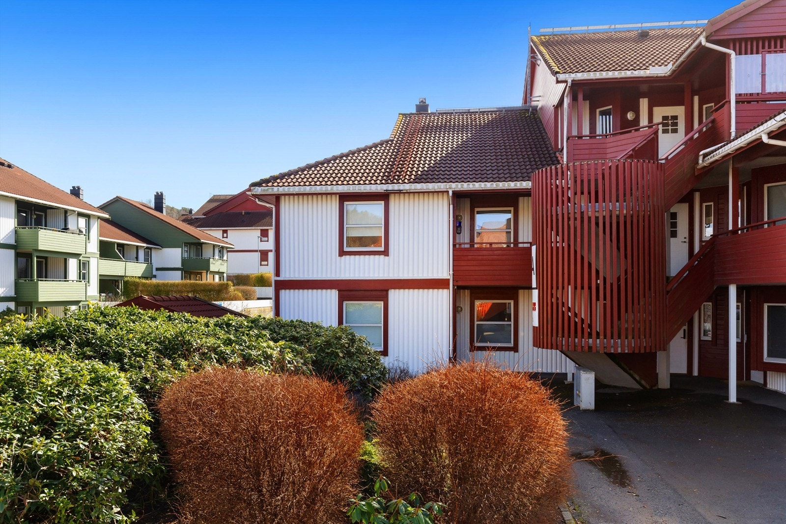 Solåsen borettslag består av 84 enheter og har vaktmestertjeneste. Galleribilde