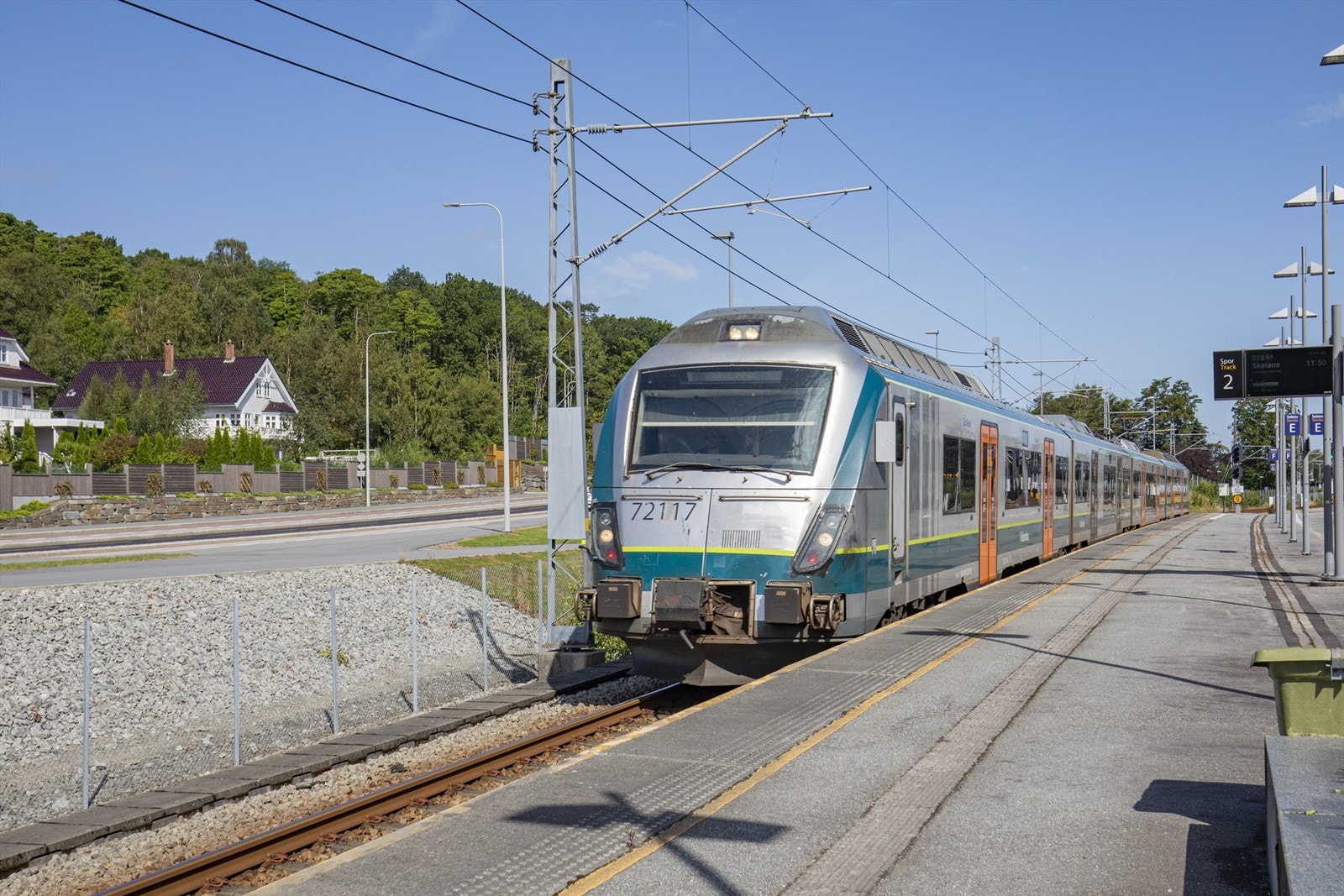 Godt kollektivtilbud med hyppige avganger fra Gausel stasjon til Stavanger og Sandnes. Galleribilde