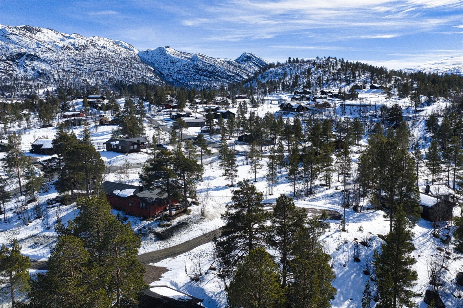 Otrosåsen er et etablert hyttefelt med gode solforhold og spredt bebyggelse. Galleribilde