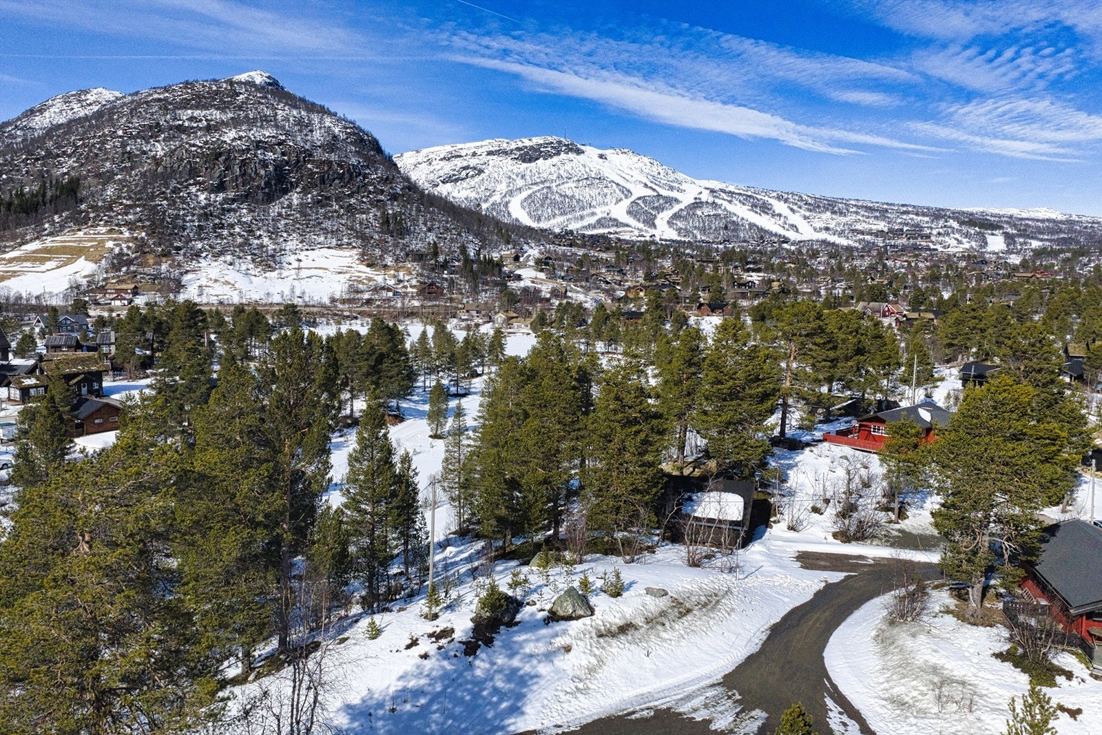 Hovden skisenter midt i bildet. Galleribilde