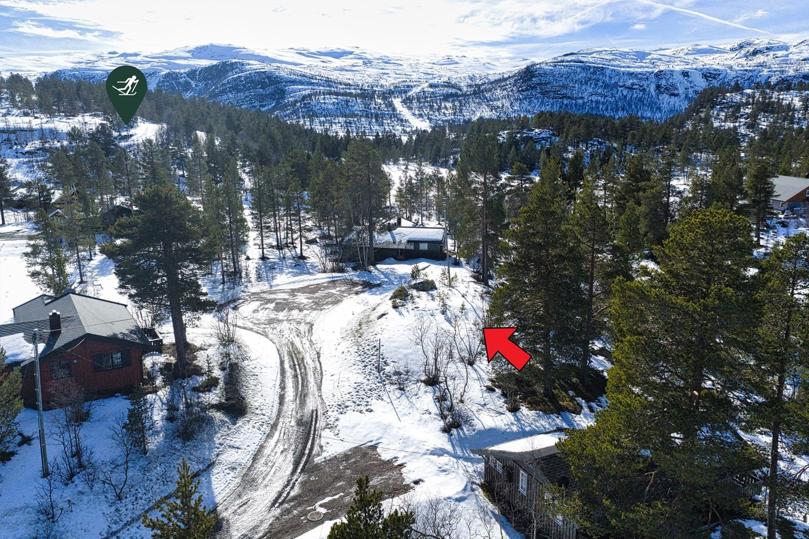 Solrik tomt rett ved ski og lysløyper. Flott utsikt. Galleribilde