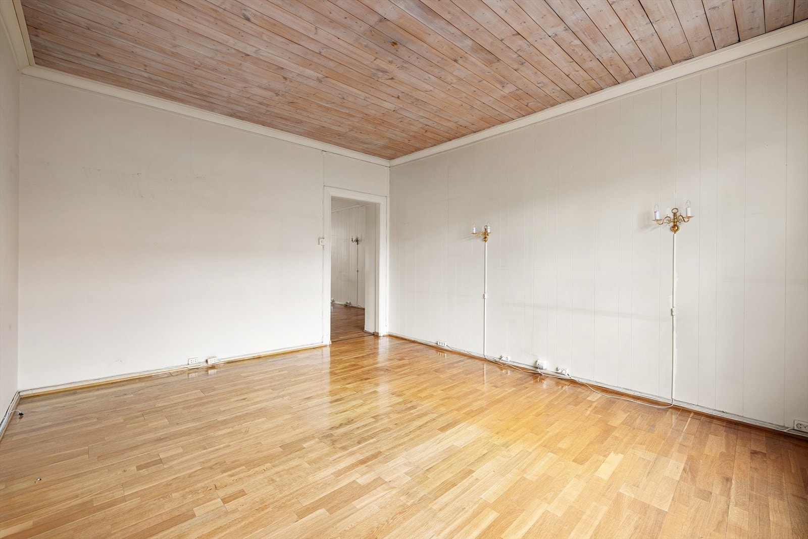 Stuen. Det har tidligere vært vedkamin i hjørnet til venstre på bildet. Galleribilde