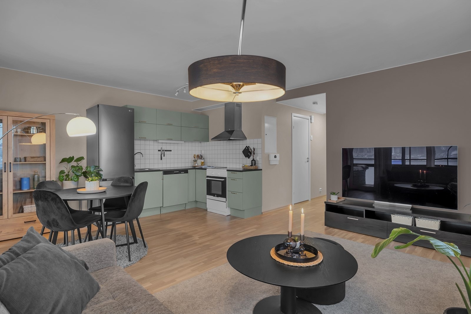 Vannbåren gulvvarme gir det optimale inneklima året rundt. Kostnadseffektivt og behagelig! Galleribilde