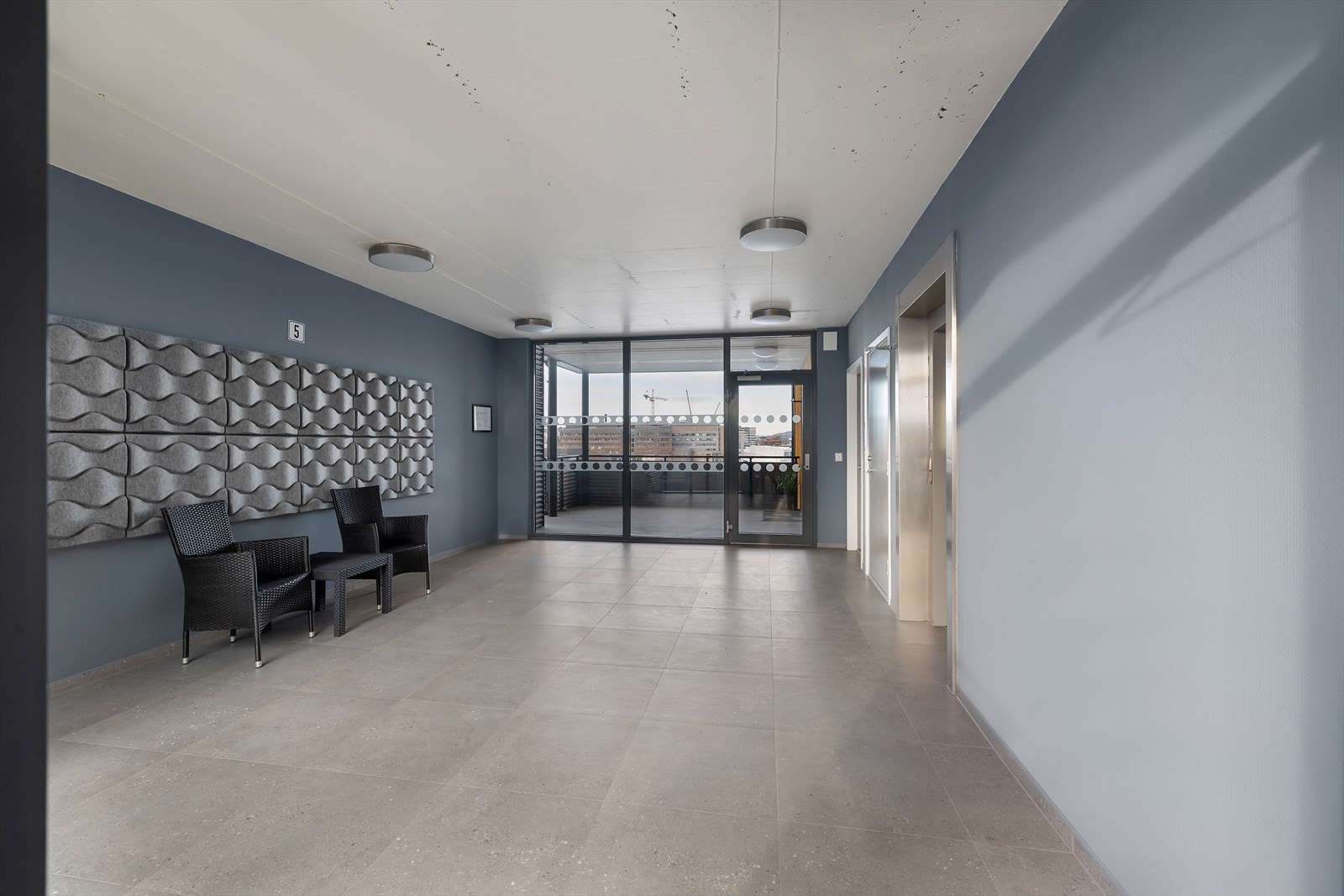 Velholdte og flotte fellesarealer. Heis tar deg mellom etasjene! Galleribilde