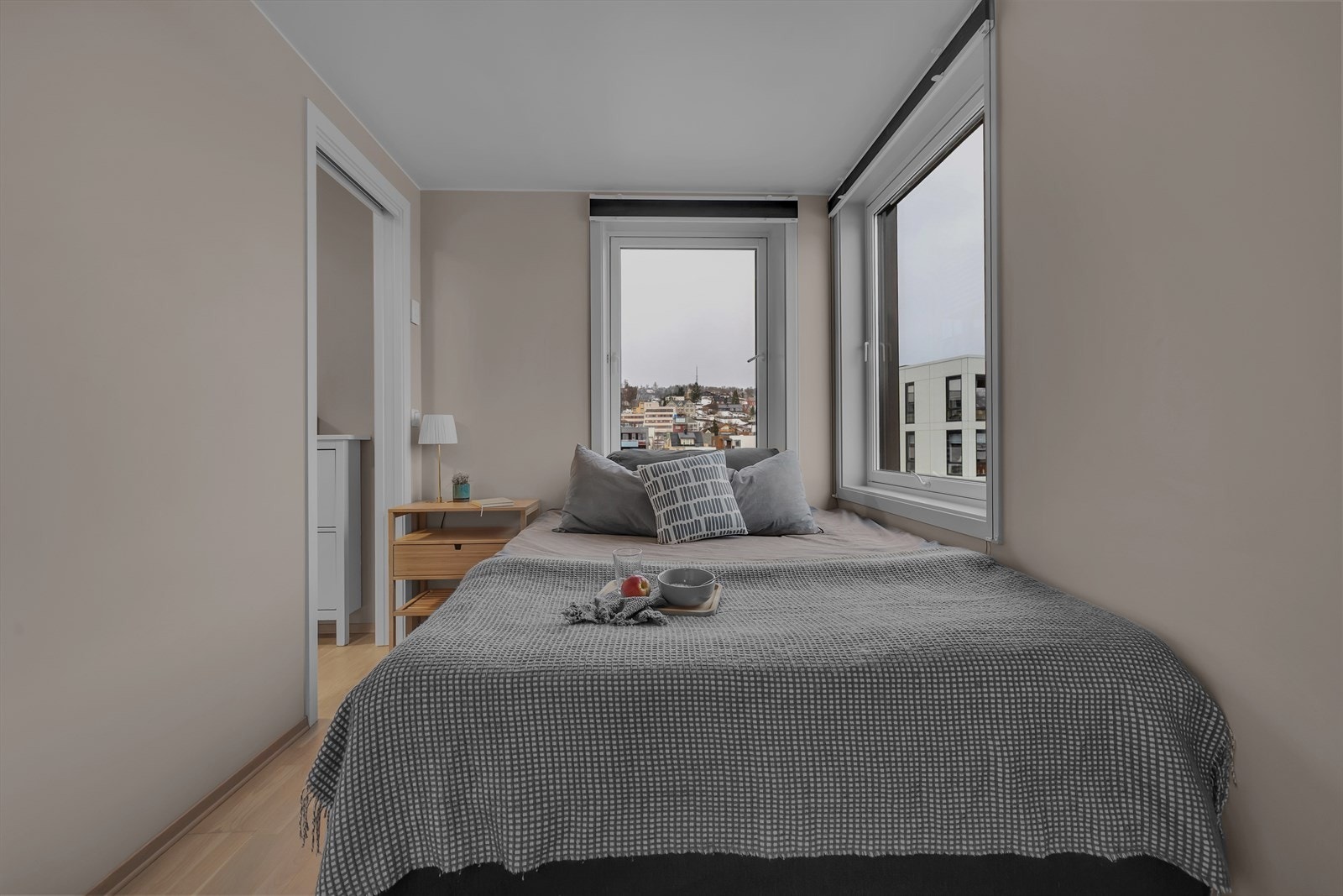 Soverommet er av god størrelse, med god plass til stor seng. Galleribilde