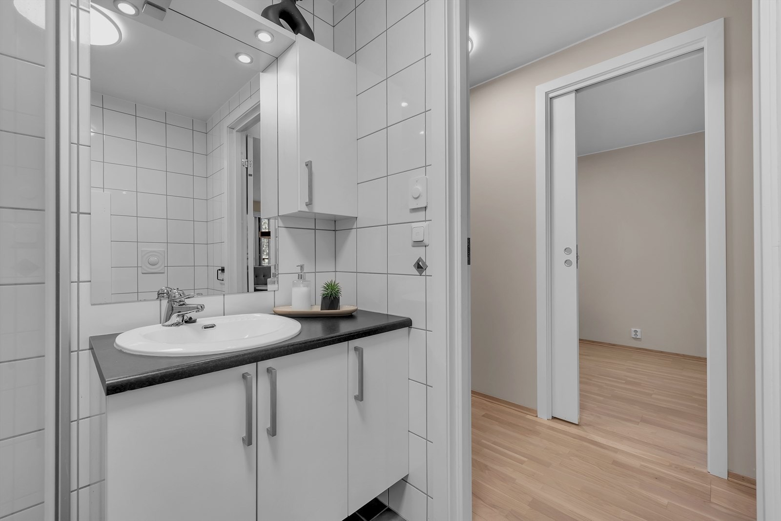 Rikelig oppbevaringsplass i innredningen. Galleribilde