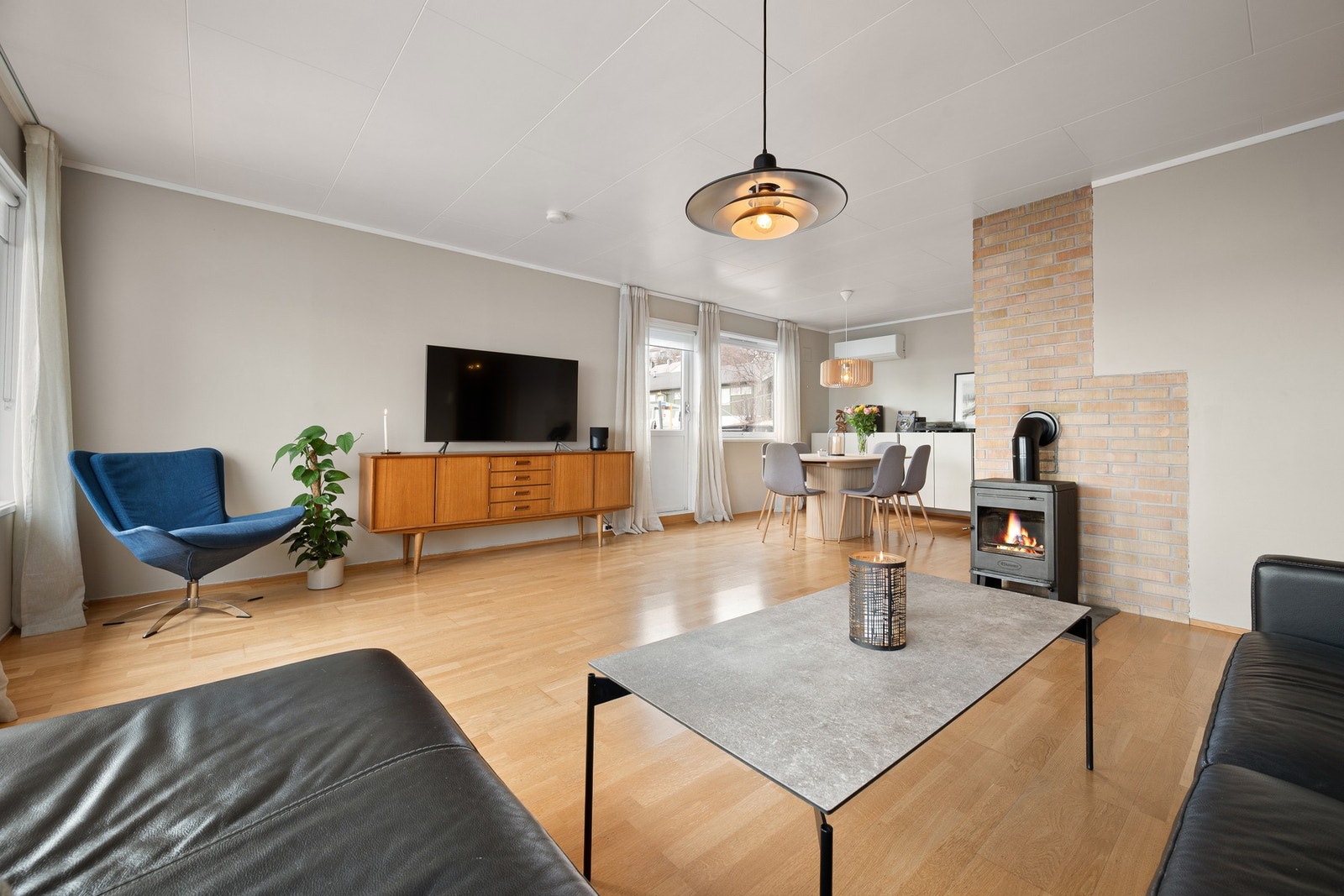 Boligen er godt ivaretatt og innvendig er overflater oppgradert i senere år Galleribilde