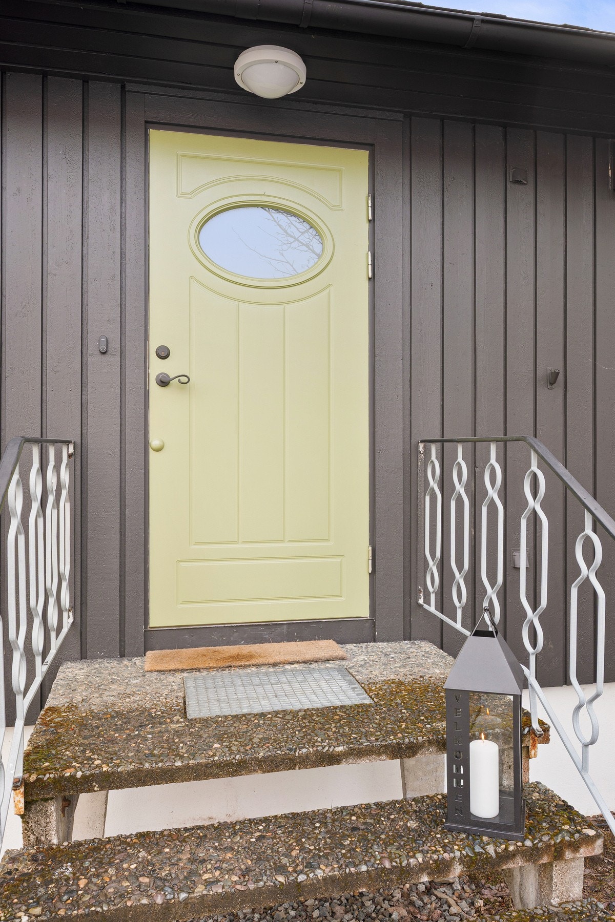 Ytterdører og vinduer er skiftet i senere år Galleribilde