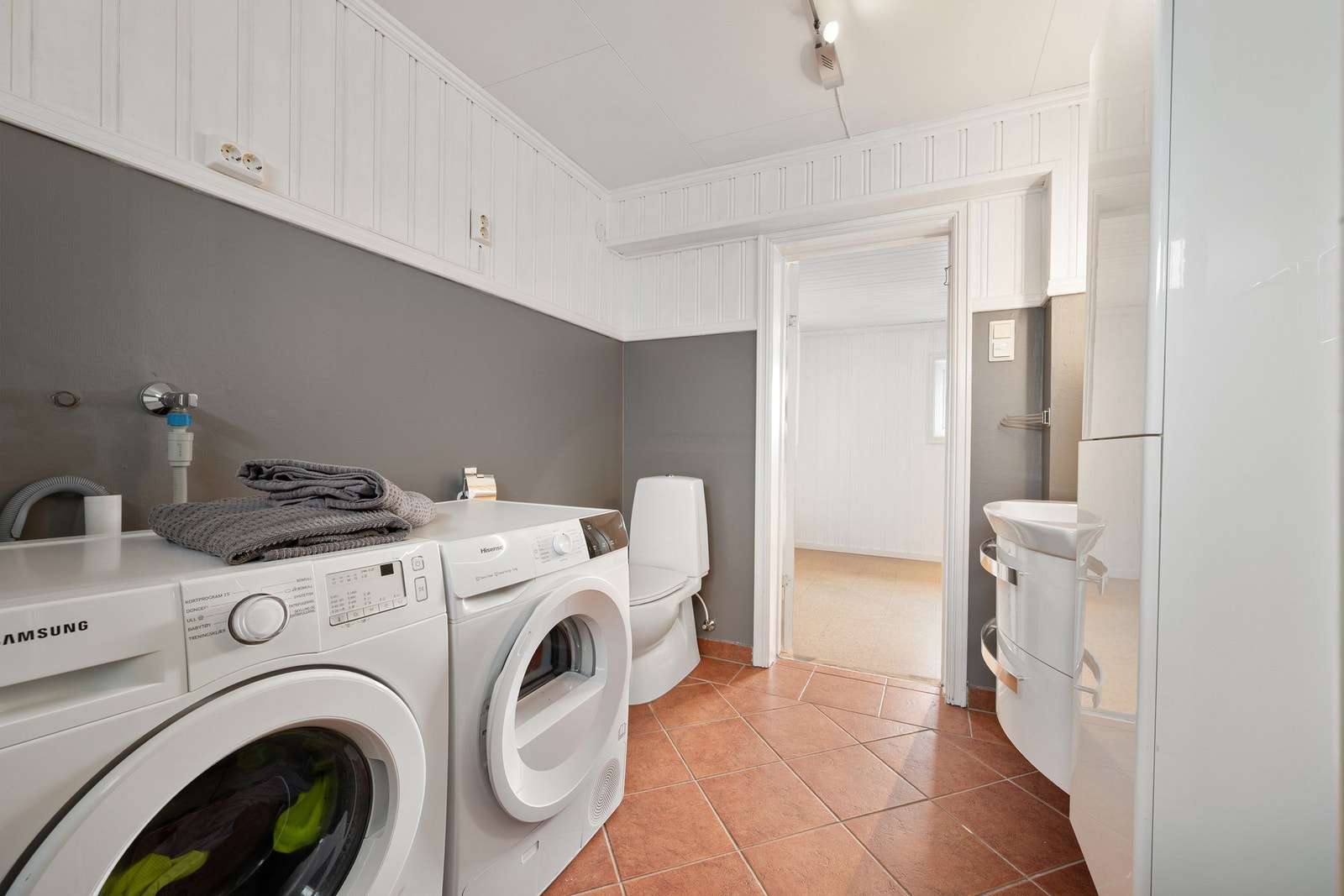 Stort og praktisk rom med varmekabler i gulvet Galleribilde