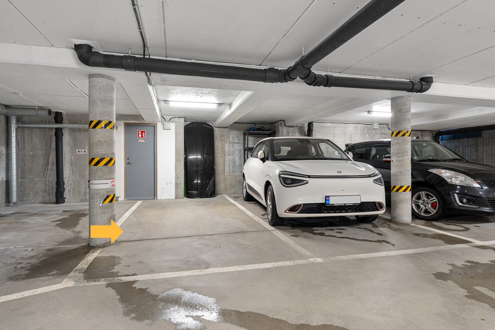 Fast parkeringsplass medfølger - fint med plass til skiboks innerst på plassen Galleribilde