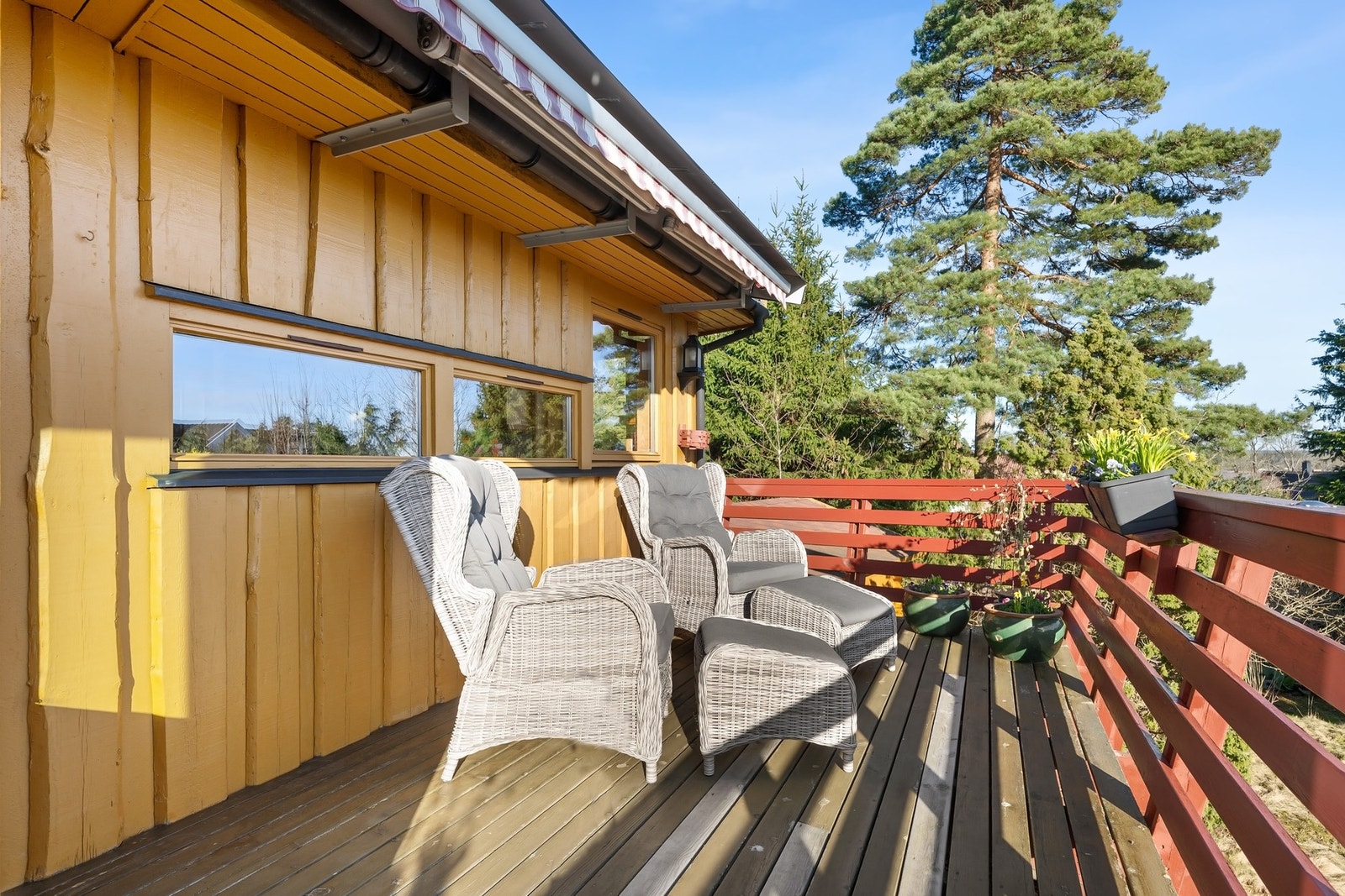 Uteplass på hver side gir deg alltid en plass etter vær og vind Galleribilde