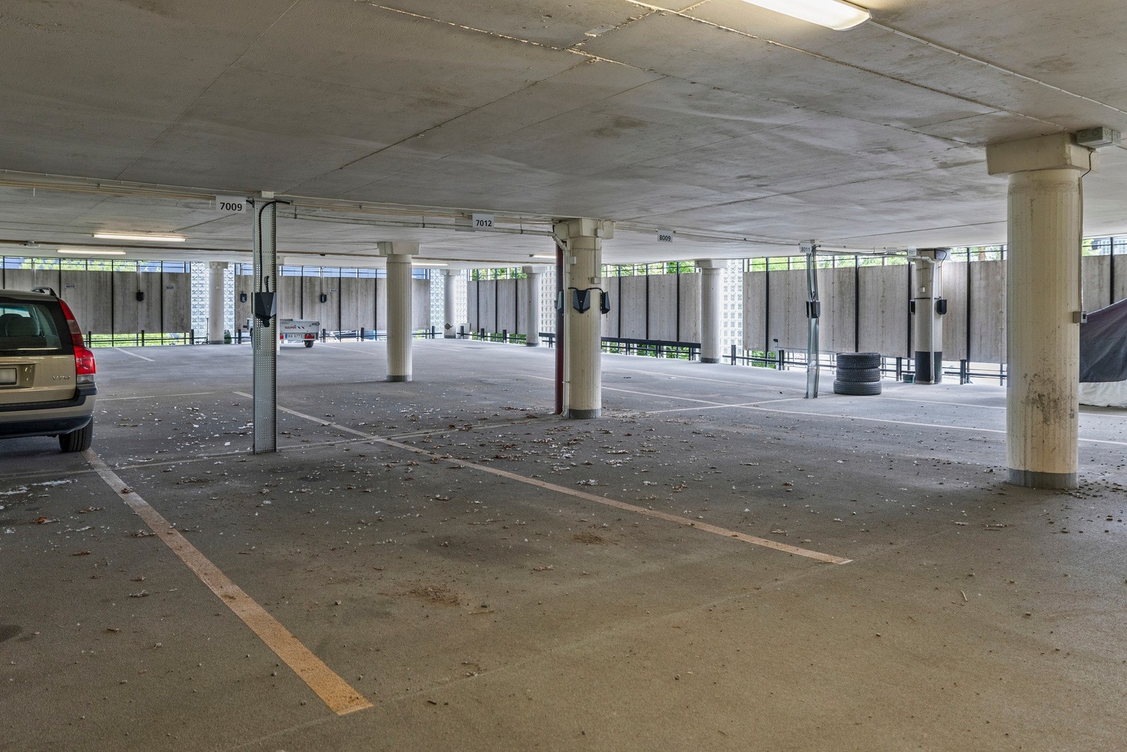 Det er parkering på tilhørende garasjeplass Galleribilde