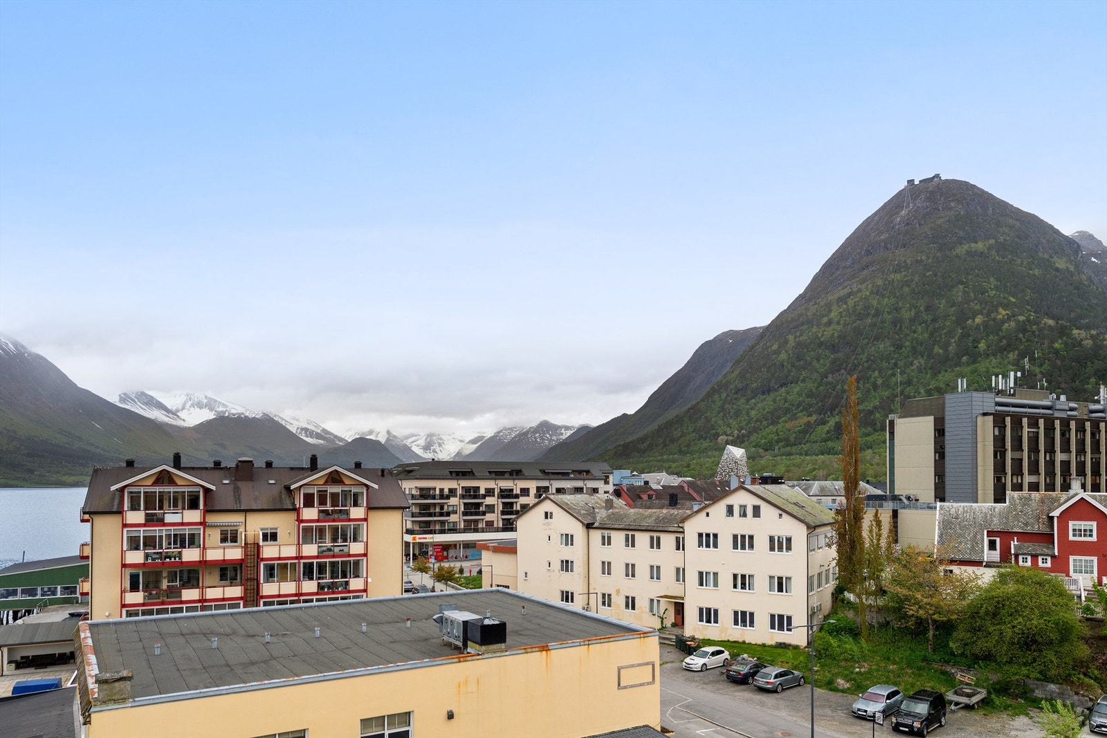 Utsikt mot Romsdalsgondolen og Nesaksla Galleribilde