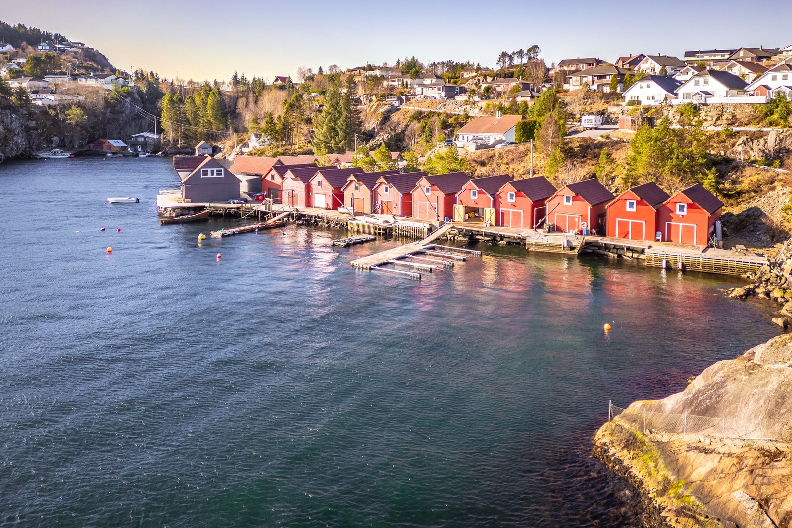 Kun 10 minutters kjøretur fra Sartor Storsenter, og ca. 20 minutter fra Bergen sentrum. Galleribilde