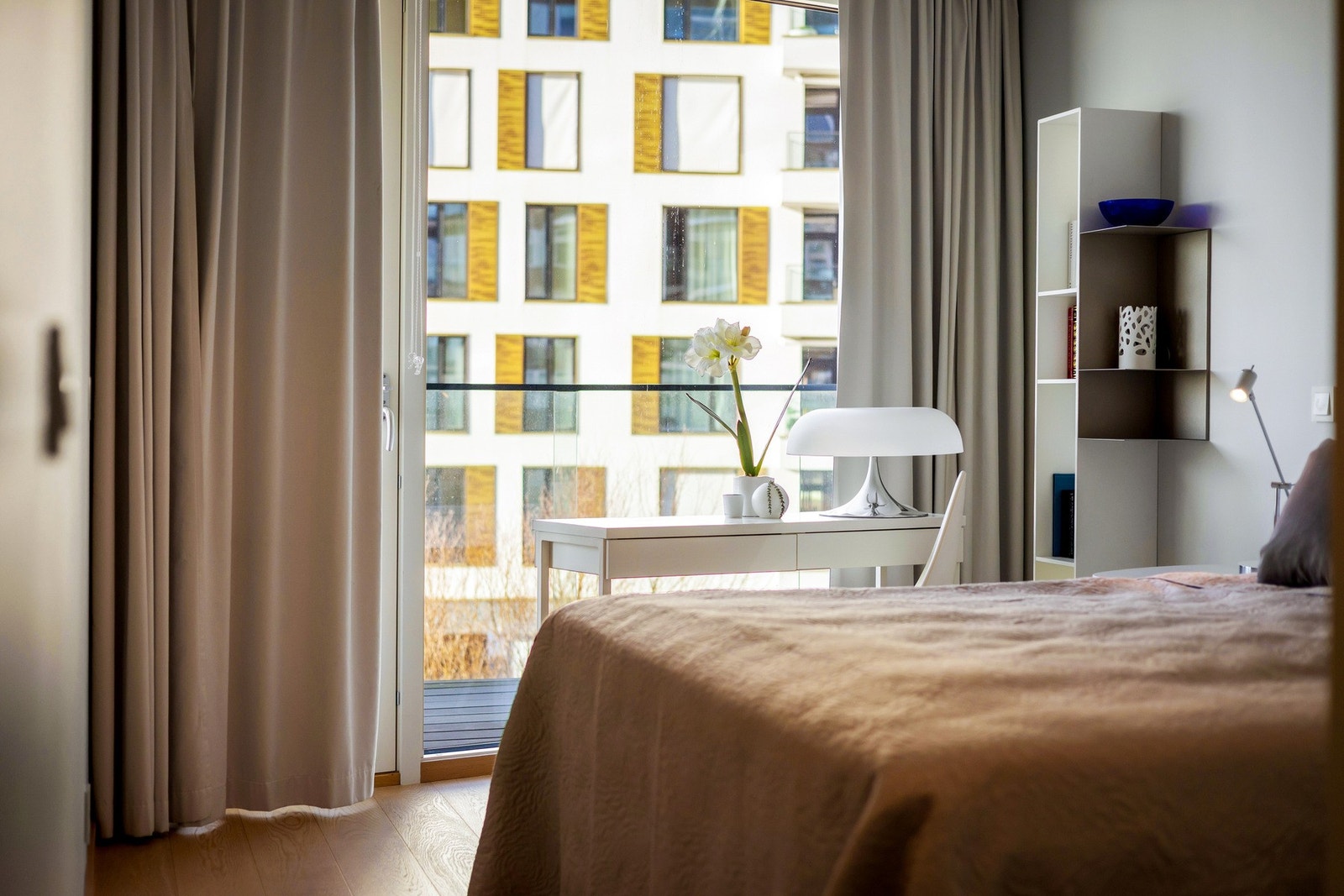 Begge rommene har utgang til en stor balkong med nydelig utsikt. Galleribilde