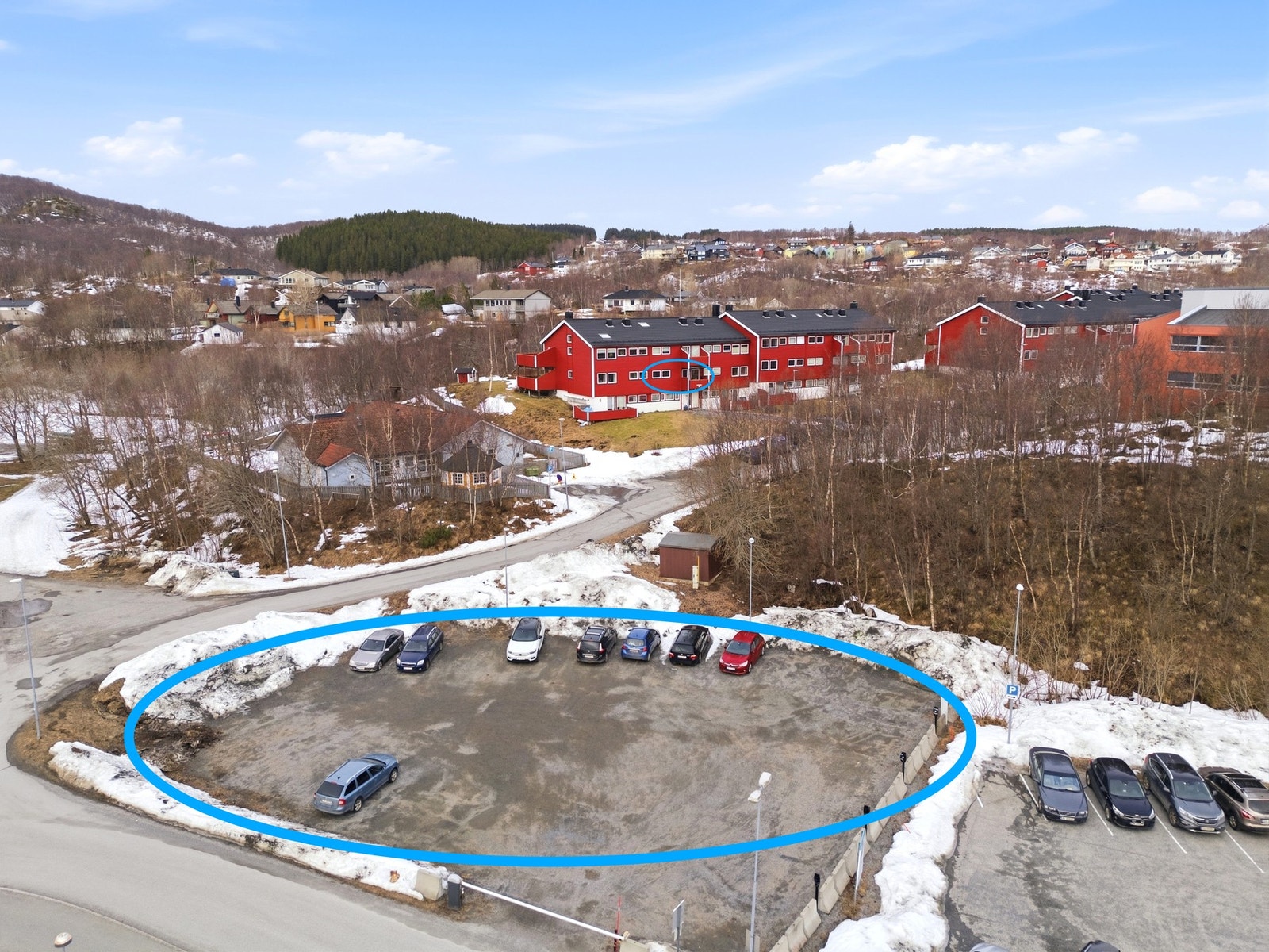 Parkering på borettslagets felles biloppstillingsplasser hvor borettslaget har 2 parkerings-områder for parkering/biloppstilling. Galleribilde