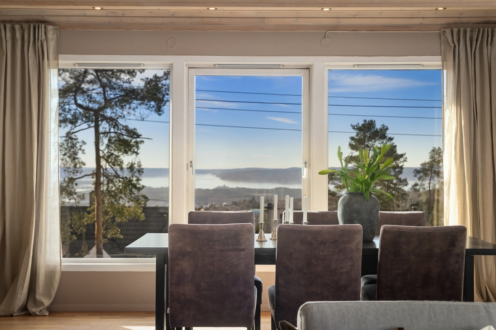 Fra spisestuen, kan utsikten nytes til det fulle. Galleribilde