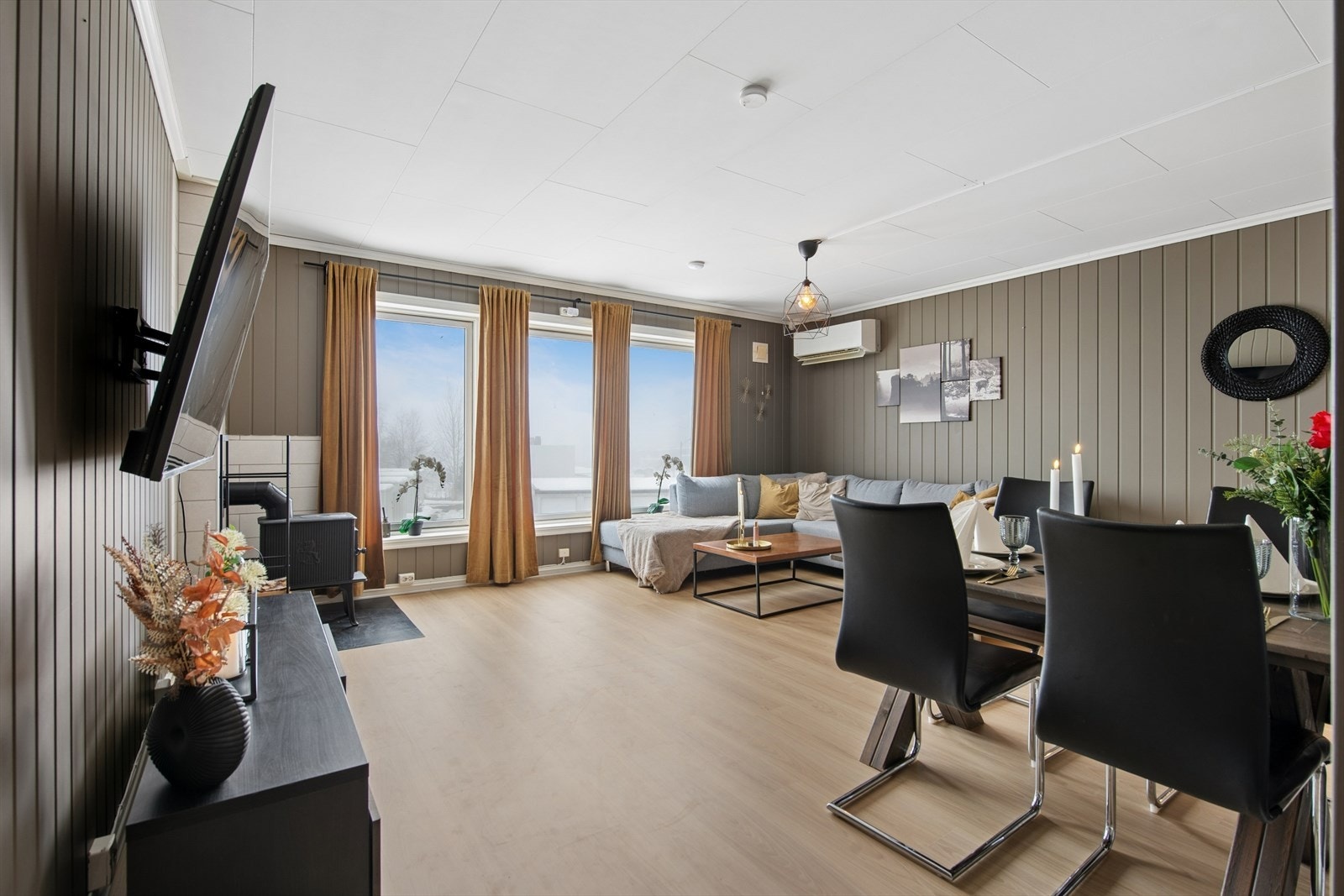 Anders Eidissen i Eiendomsmegler1 ønsker deg velkommen til visning i Løvåsvegen 44F! Galleribilde