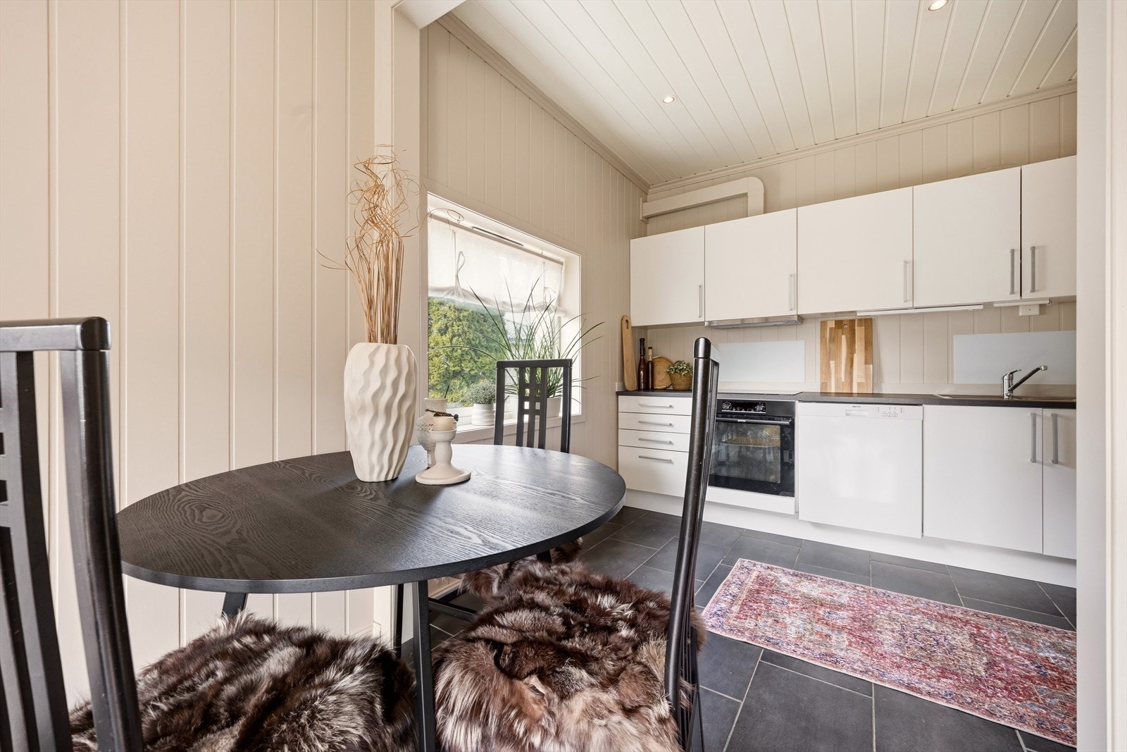 Naturlig plass for spisegruppe i tilknytning til kjøkkenet Galleribilde