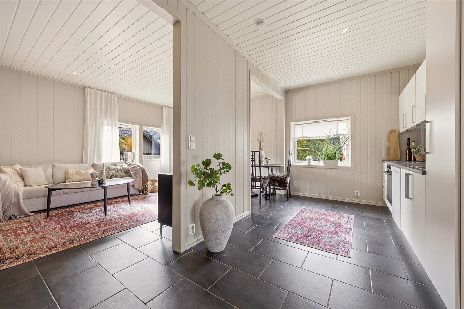 Videre adkomst til stue og kjøkken Galleribilde