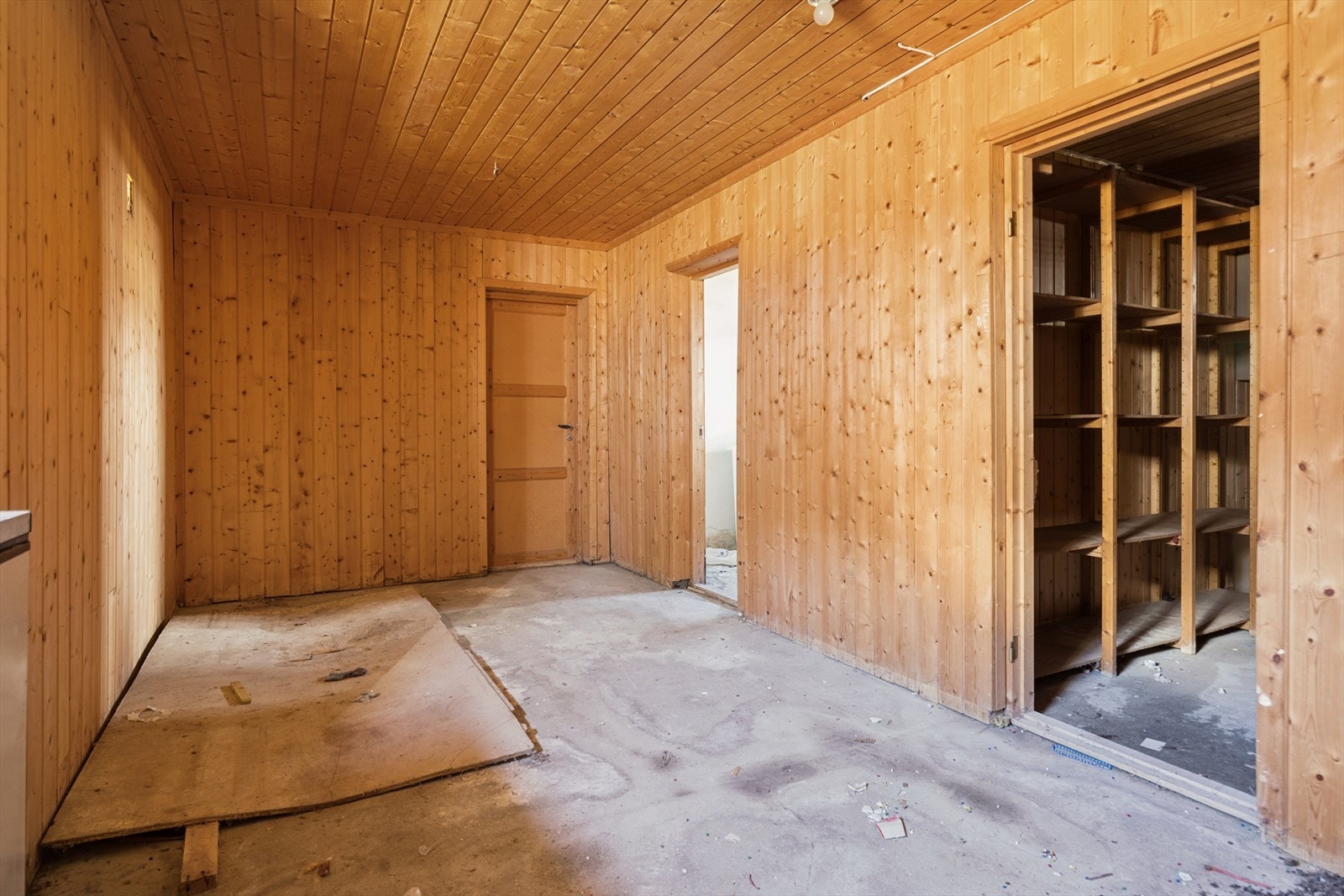 Kjelleretasje med vaskekjeller og gode lagringsmuligheter. Galleribilde