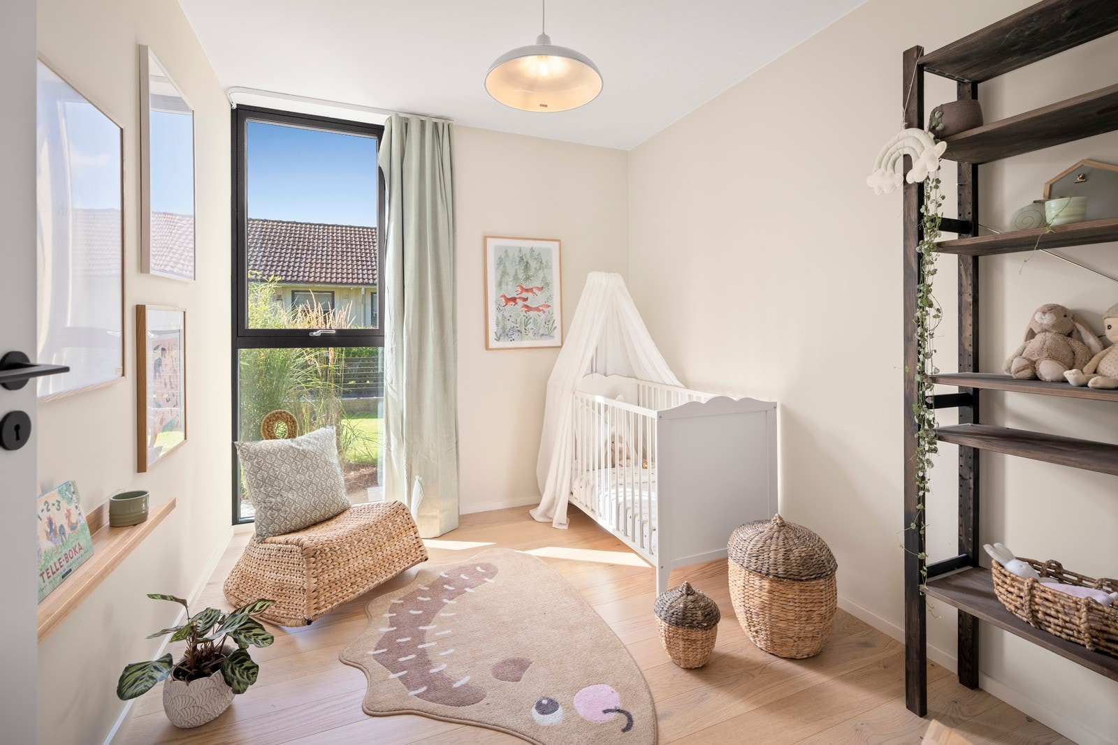 Rommene har gode innredningsmuligheter med plass til seng, skrivebord og oppbevaring etter behov. Galleribilde