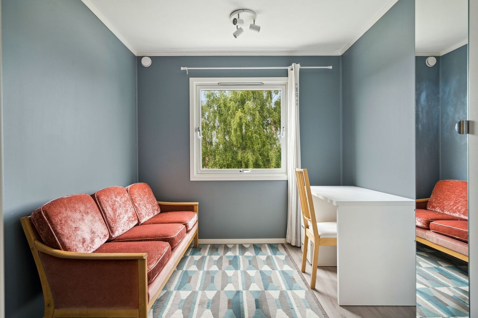 Soverom nummer to passer perfekt som barnerom, gjesterom eller hjemmekontor. Galleribilde