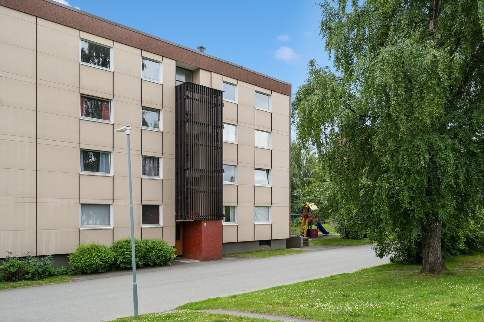 Lillebergvegen er et attraktivt og populært område for alle aldersgrupper, med nærhet til både servicetilbud, kollektivtransport og rekreasjonsområder. Galleribilde