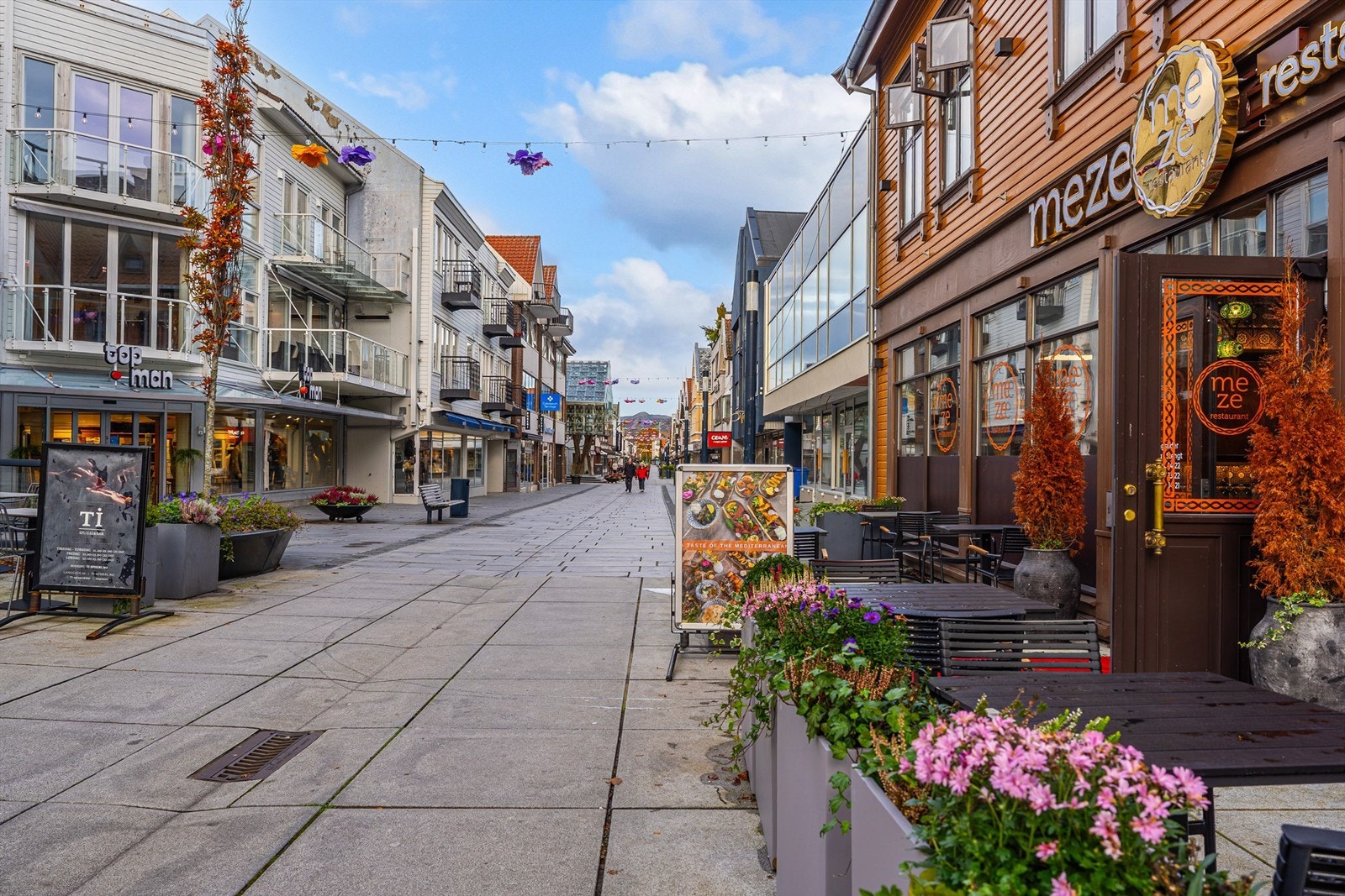 Sandnes sentrum med alle sine servicetilbud er i umiddelbar nærhet. Galleribilde
