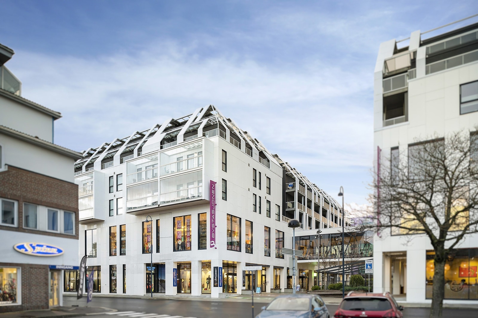 Sandnes sentrum med alle sine servicetilbud er i umiddelbar nærhet. Galleribilde