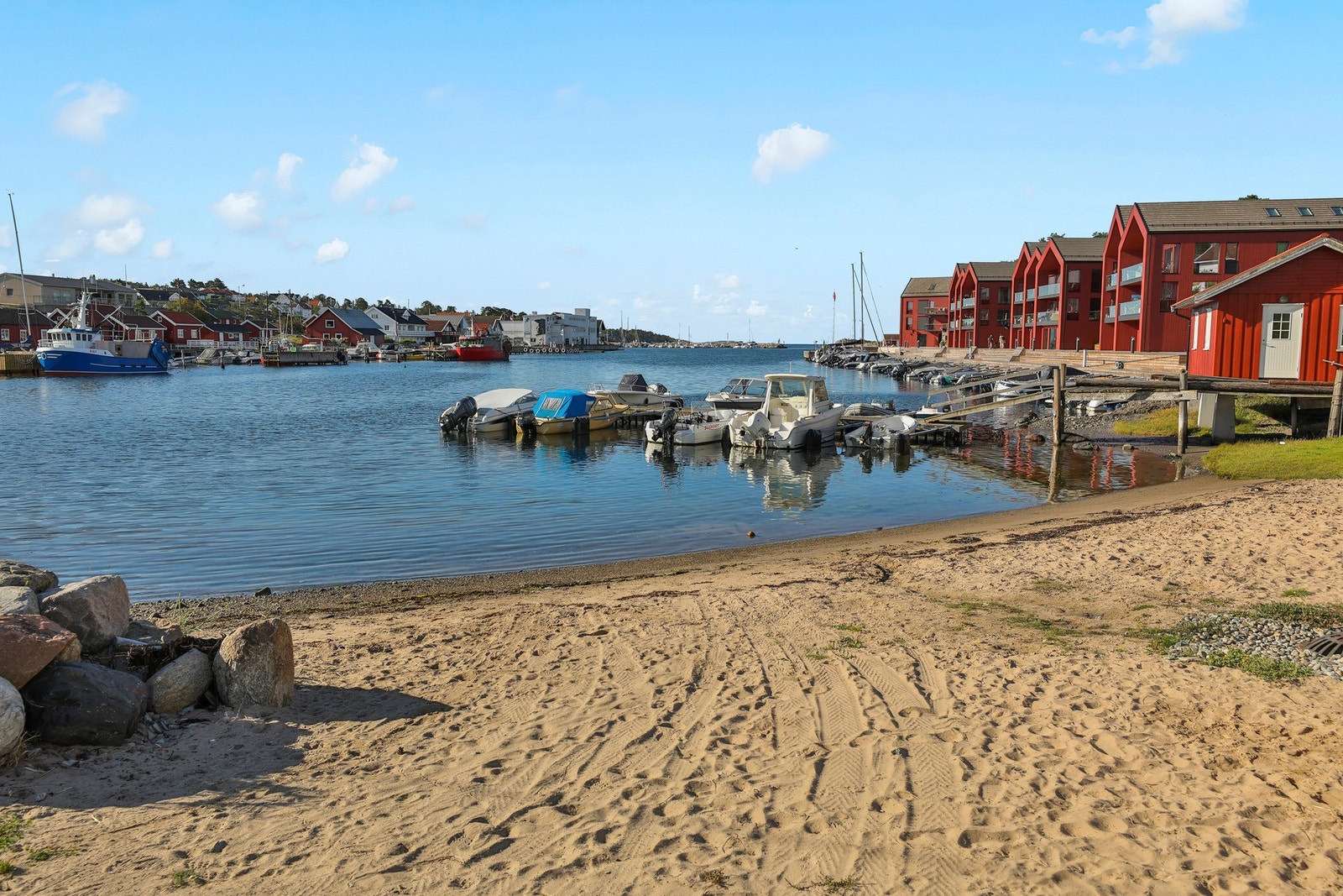 Liten strand rett utenfor Galleribilde