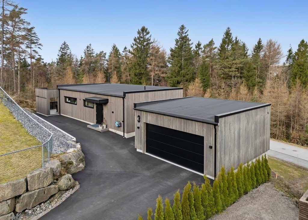 En særdeles flott og innflyttingsklar enebolig med dobbel garasje Galleribilde