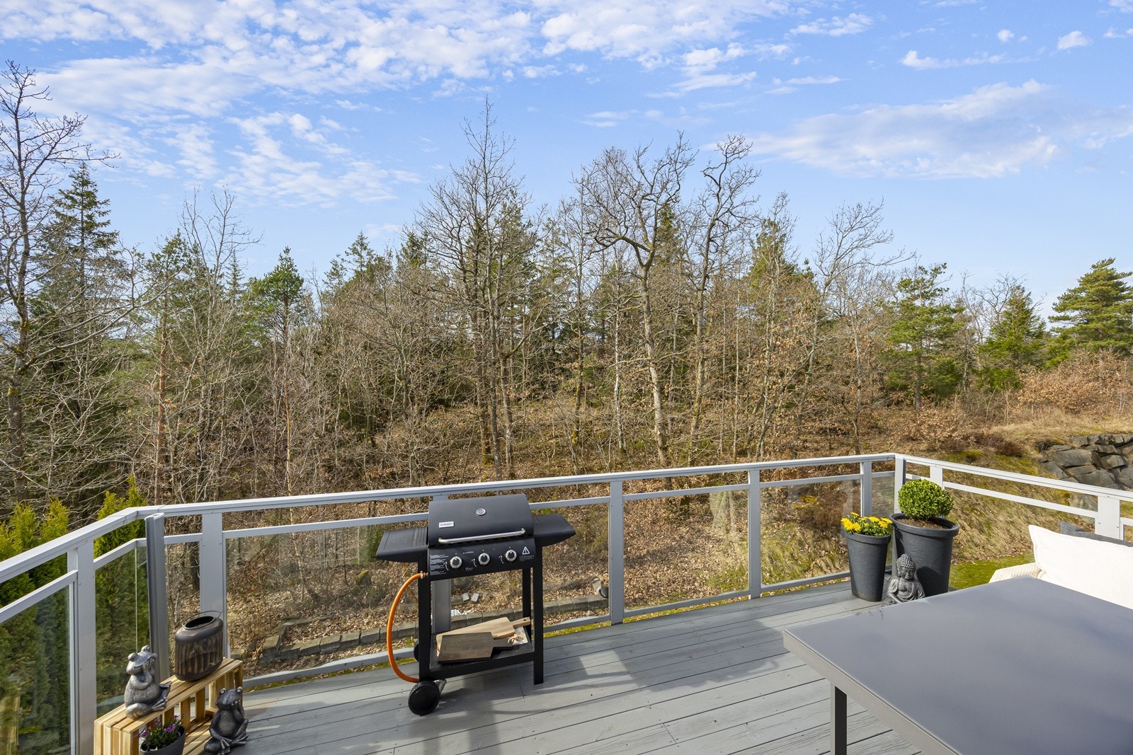 På veranda er det sol fra formiddag til sene kvelden sommerstid. Galleribilde