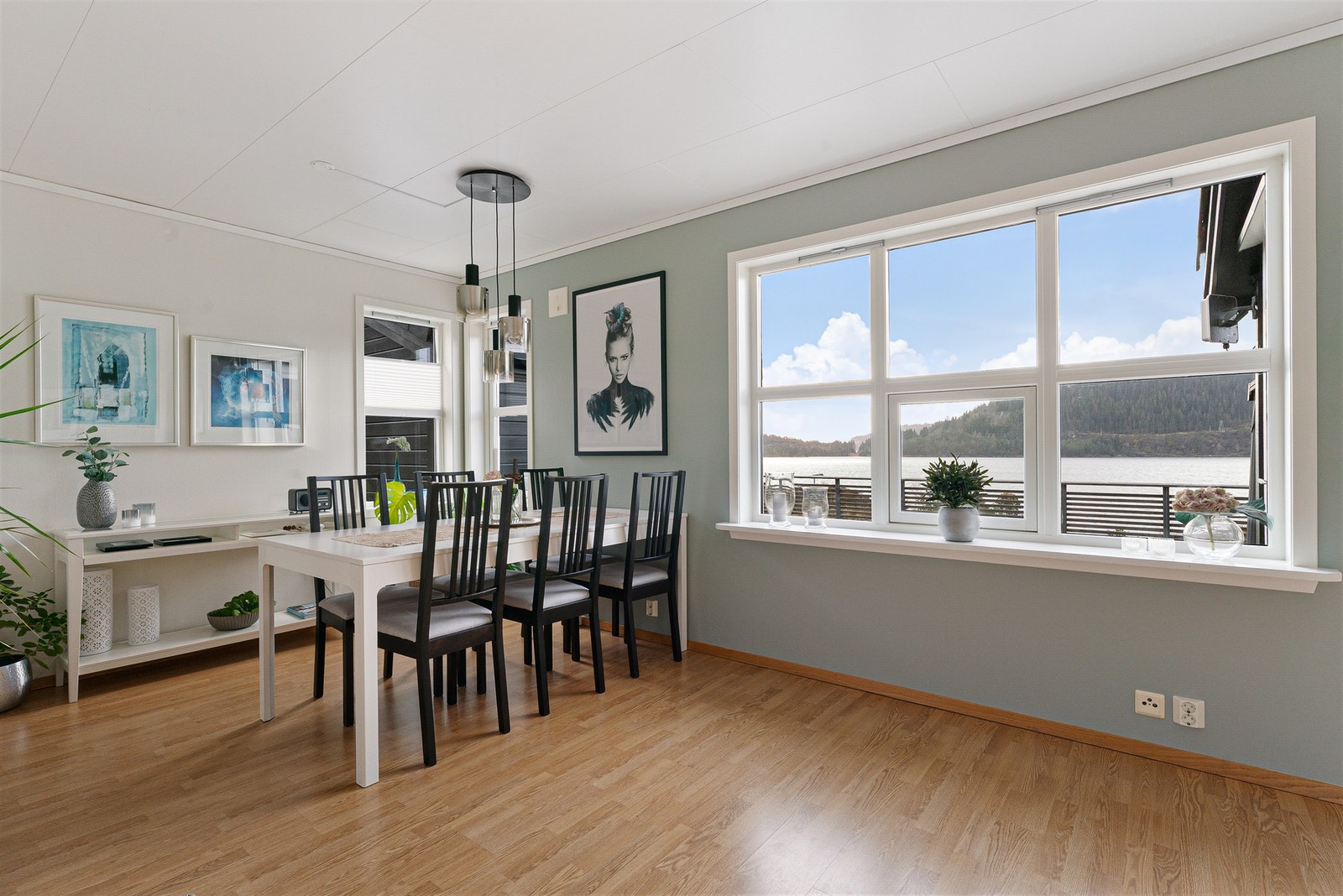 God plass til spisestue Galleribilde