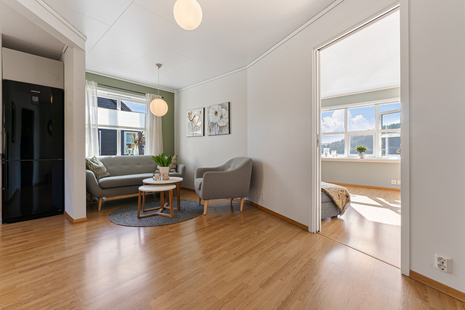 Forstue like ved kjøkkenet. Alternativt plass til kjøkkenbord om man ønsker Galleribilde