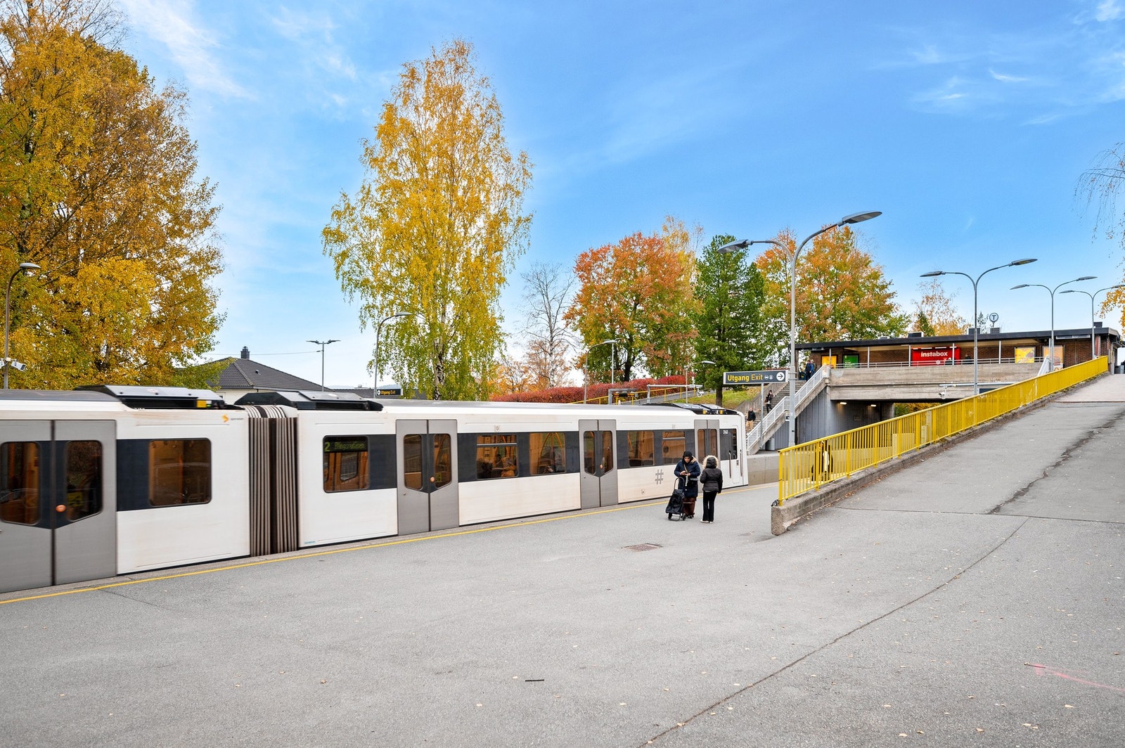 Kort vei til T-bane og buss, som har gode forbindelser til sentrum. Galleribilde