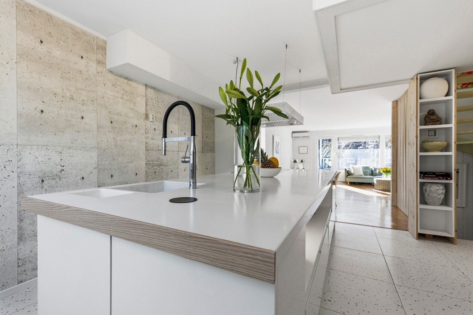 Kjøkkenet er fra 2023/2024. Det er integrert stekeovn, platetopp, oppvaskmaskin og kjøleskap. Galleribilde