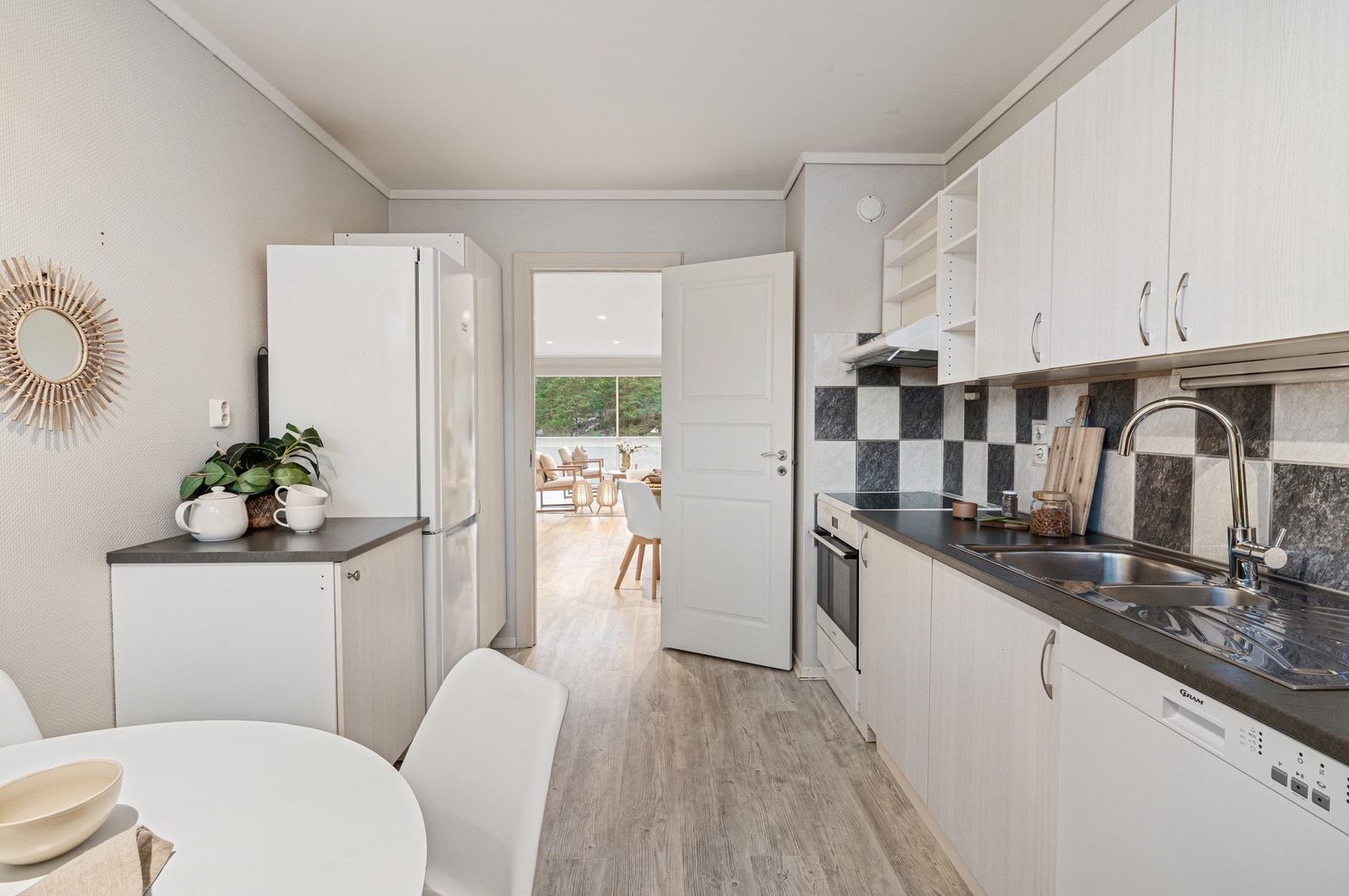 Kjøkkenet har behov for oppussing Galleribilde