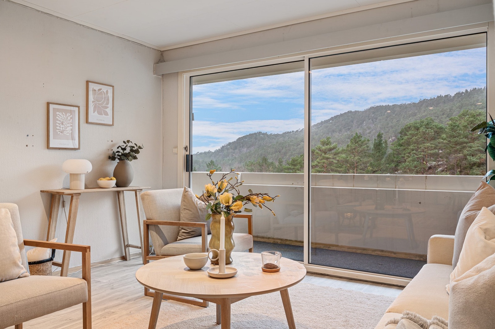 Leiligheten ligger vestvendt slik at du har veldig gode solforhold Galleribilde