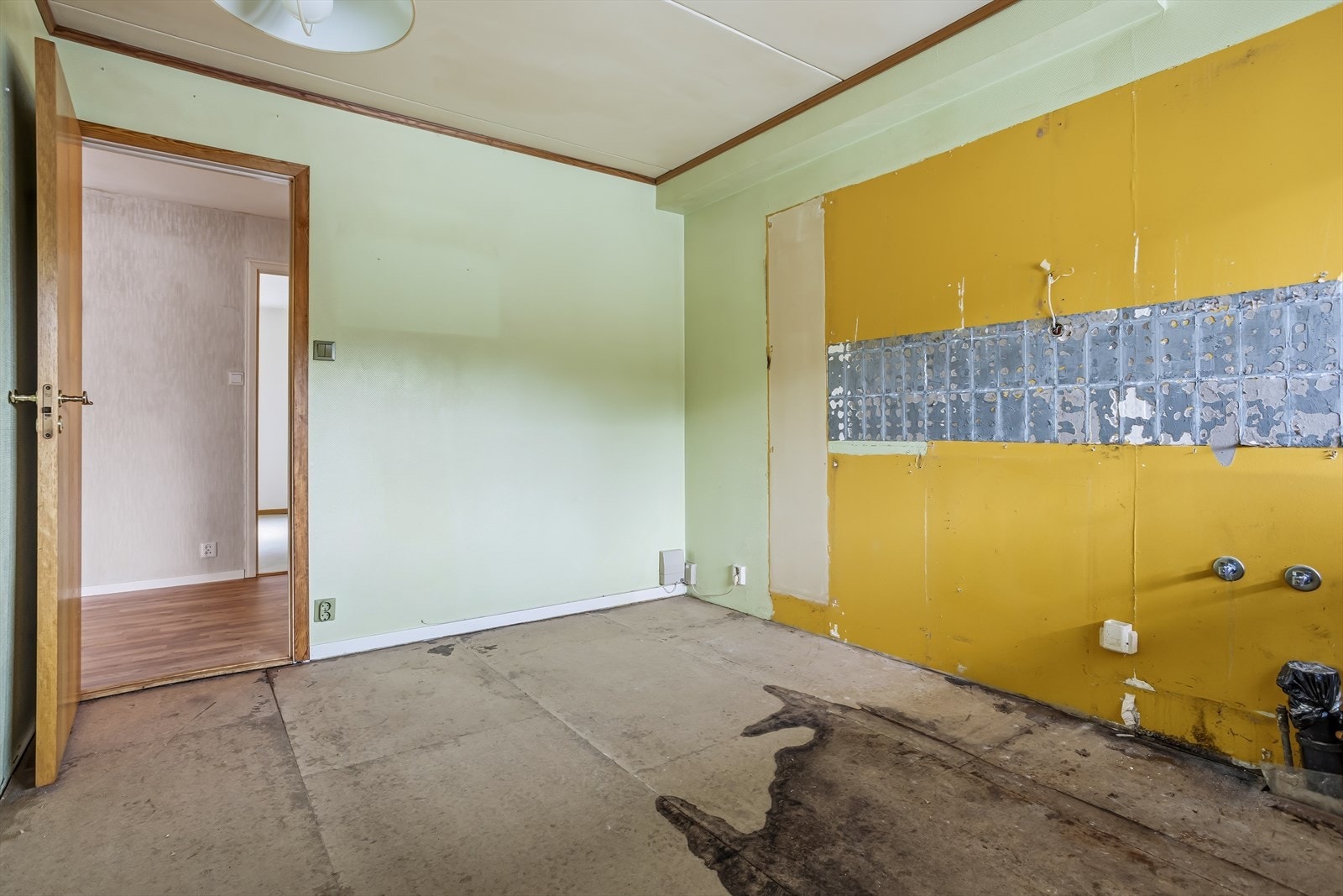 Rommet er stort og har gode muligheter for et romslig kjøkken. Galleribilde