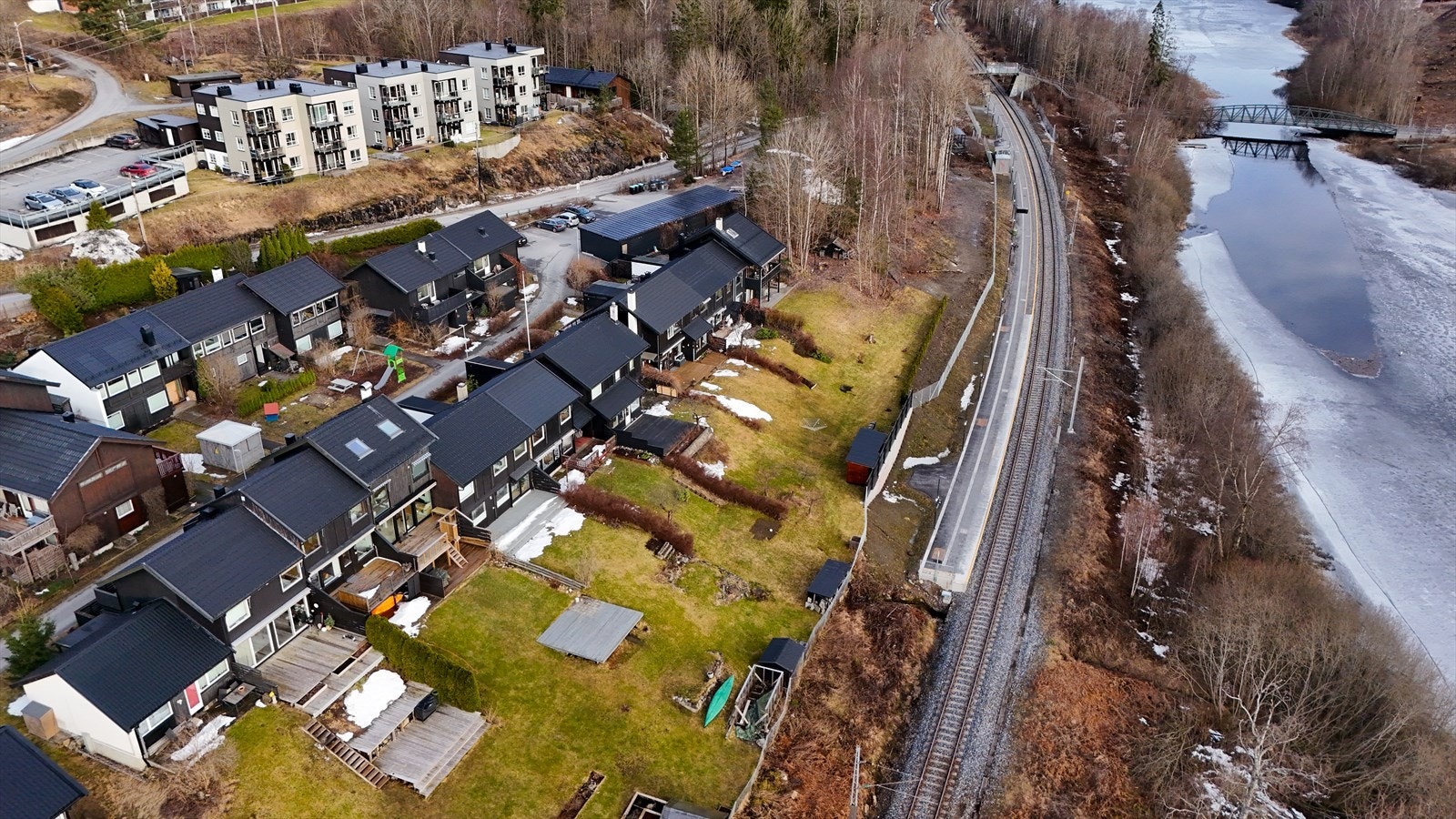 Det ca. 2 minutter å gå til bondivann stasjon. Galleribilde