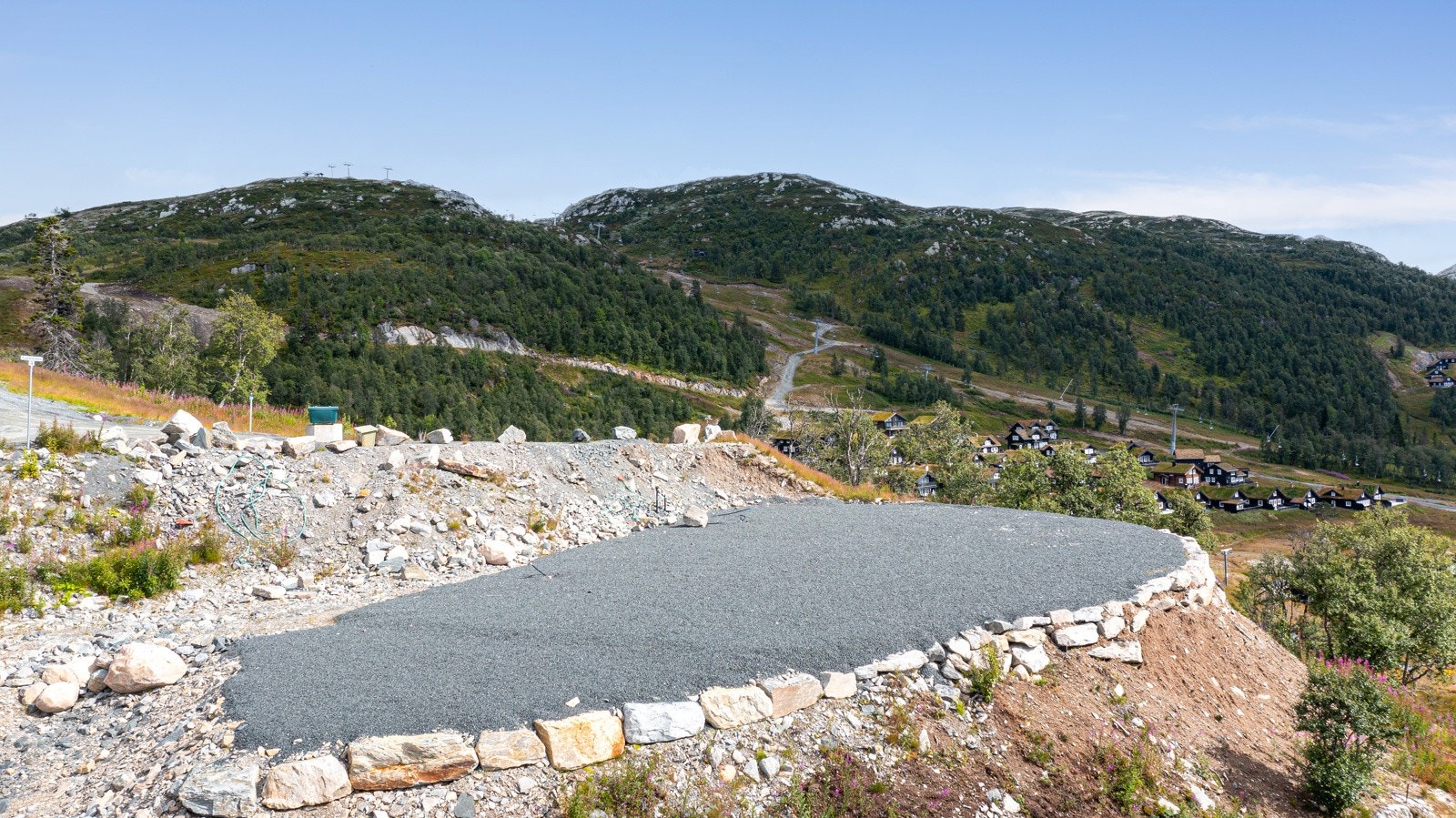 Flott tomt uten innsyn fra nærliggende hytter Galleribilde