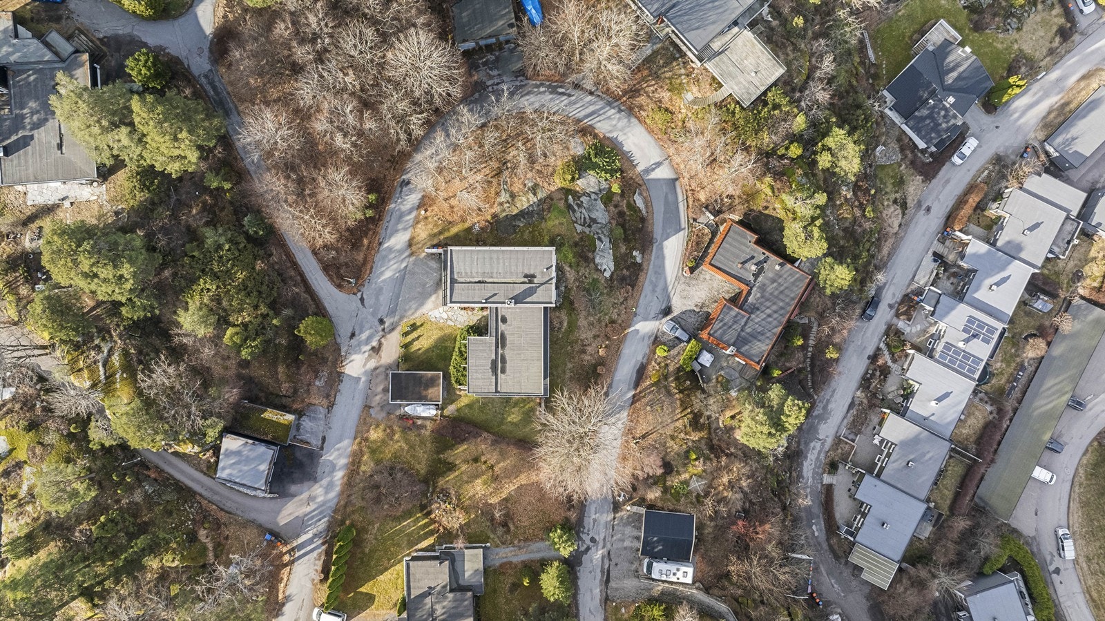Flyfoto som viser eiendommens plassering i terrenget. Galleribilde