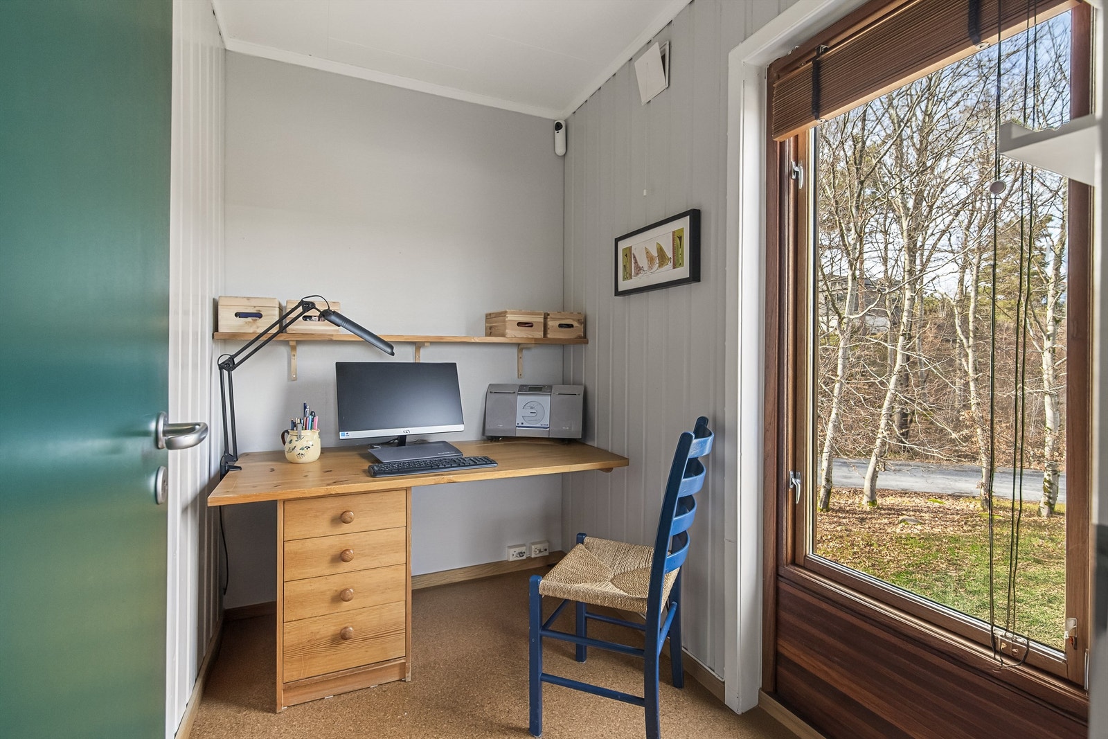 Det andre kontoret er en mindre og mer tilbaketrukket arbeidsplass - innenfor det store kontoret. Galleribilde