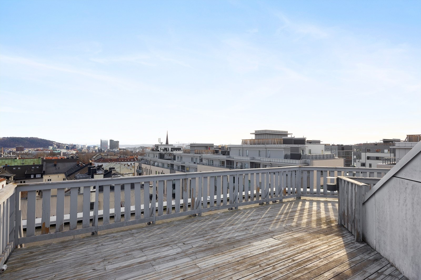 Nyt utsikten over Oslo fra sameiets felles takterrasse Galleribilde