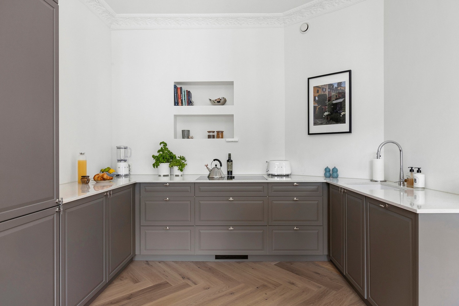 Nytt moderne kjøkken. Galleribilde