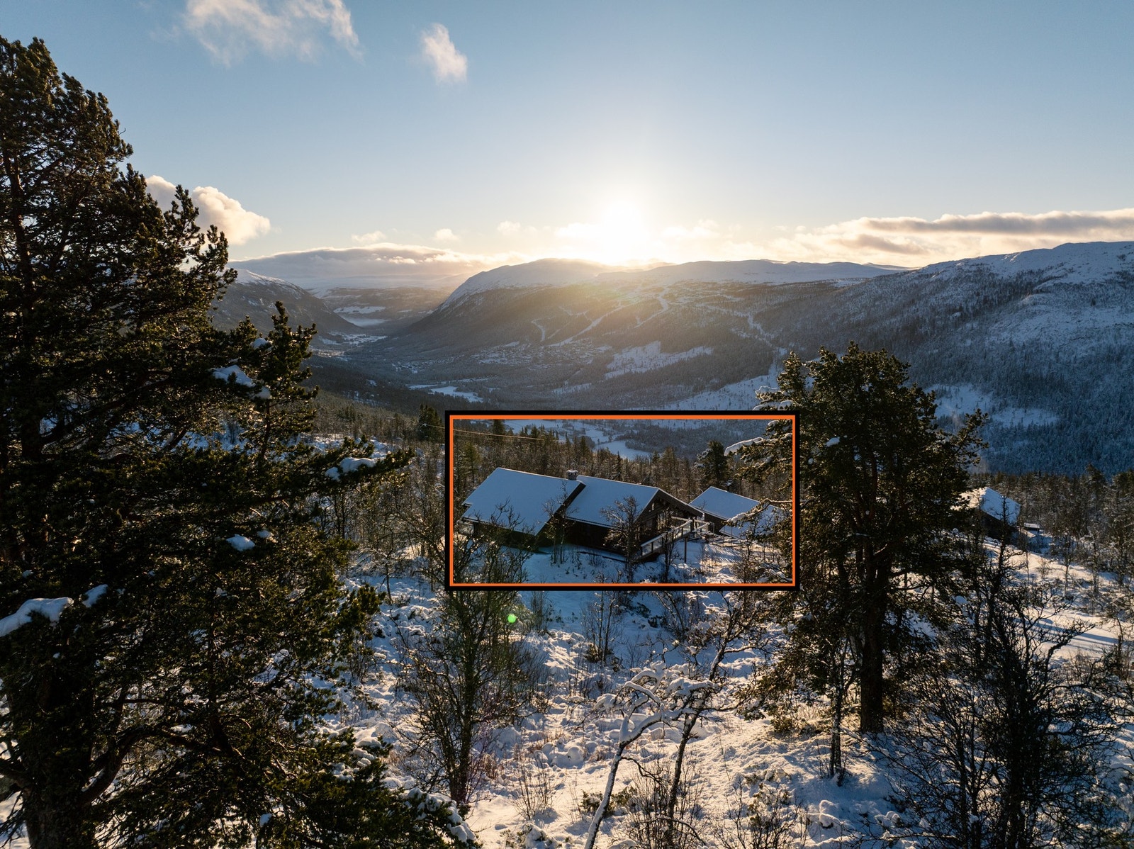 Nørdstebølia ligger høyt og fritt - rundt 1000 meter over hverdagen - med storslått utsikt mot Hardangervidda og de vakre fjellene som omkranser området Galleribilde